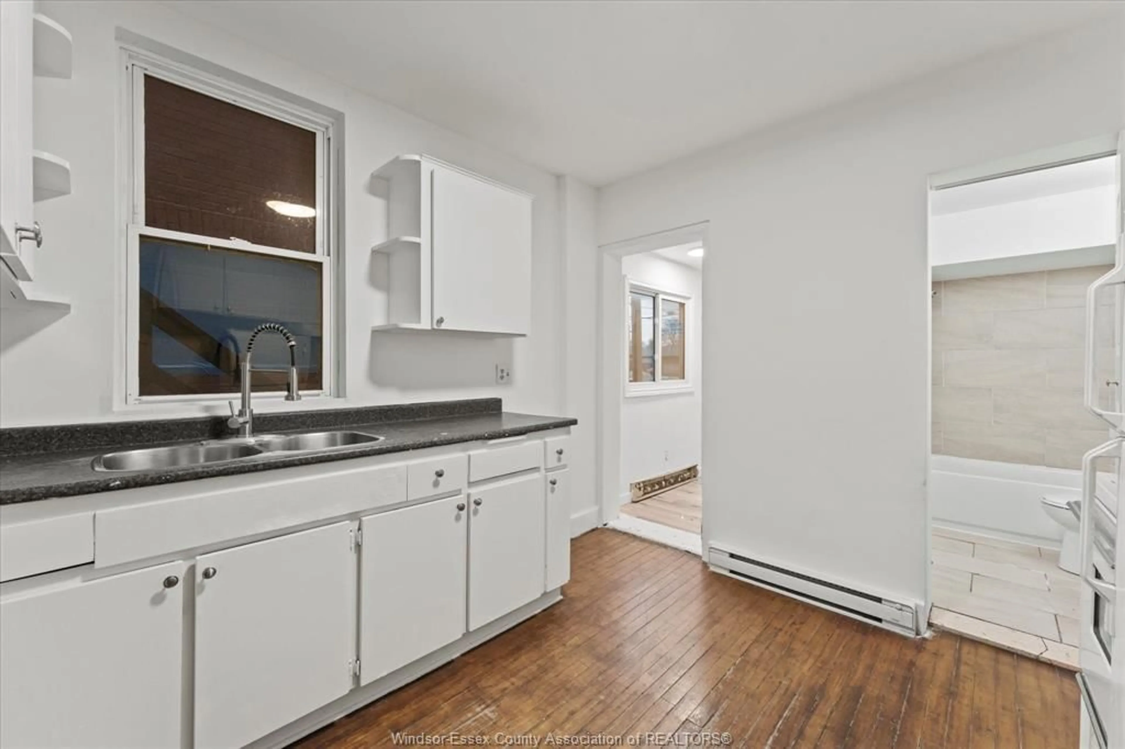 Standard kitchen, unknown for 895 Pillette, Windsor Ontario N8Y 3B4