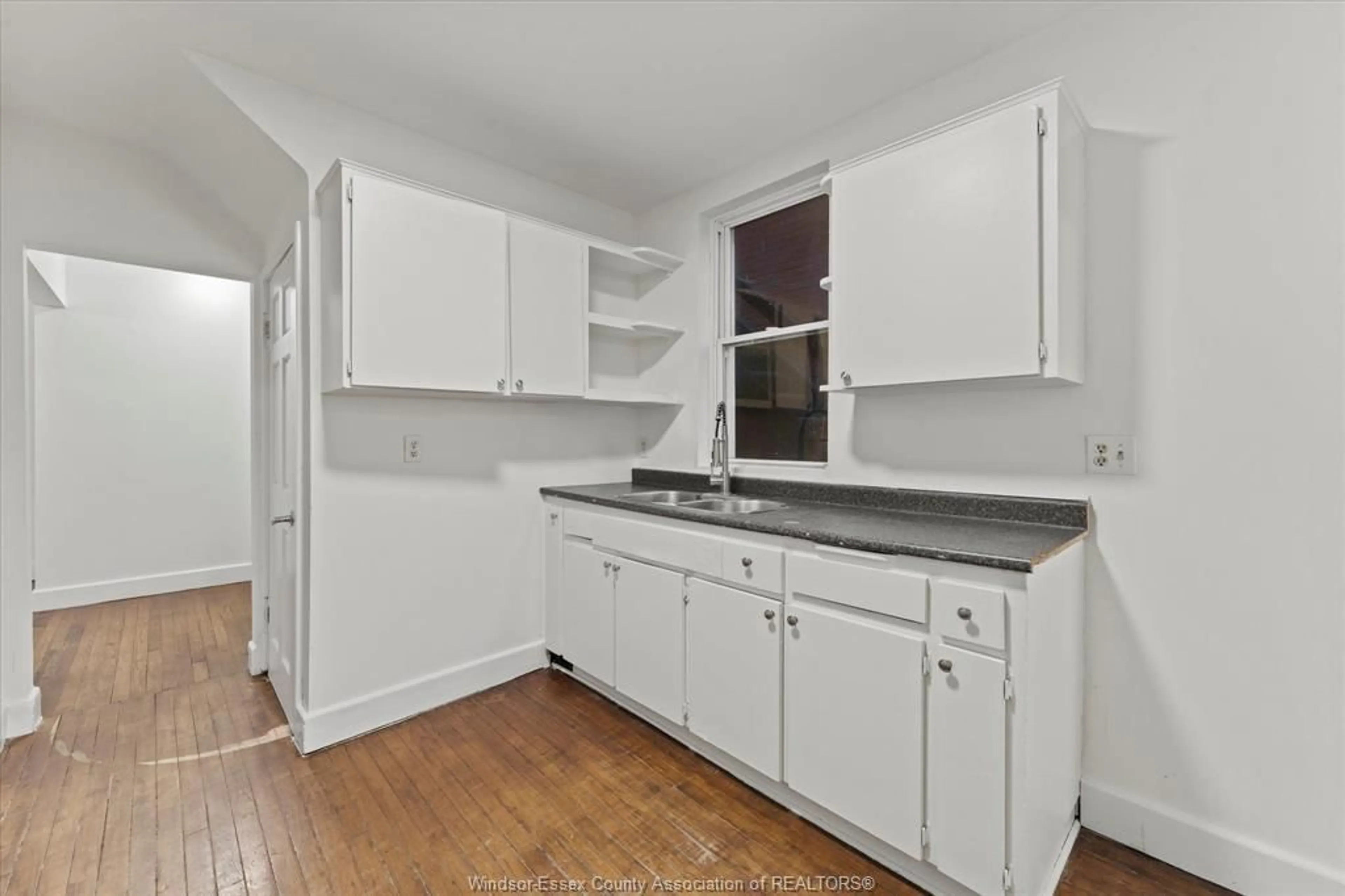 Standard kitchen, unknown for 895 Pillette, Windsor Ontario N8Y 3B4