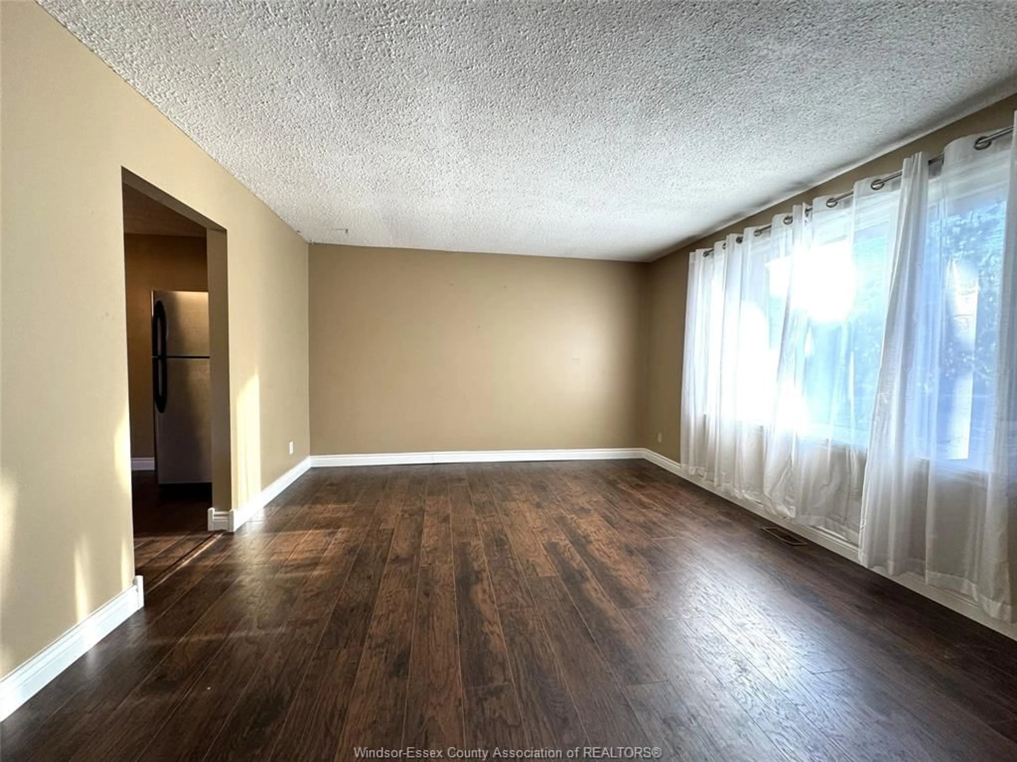 A pic of a room for 3132 ELMWOOD Cres, Windsor Ontario N8R 1X4