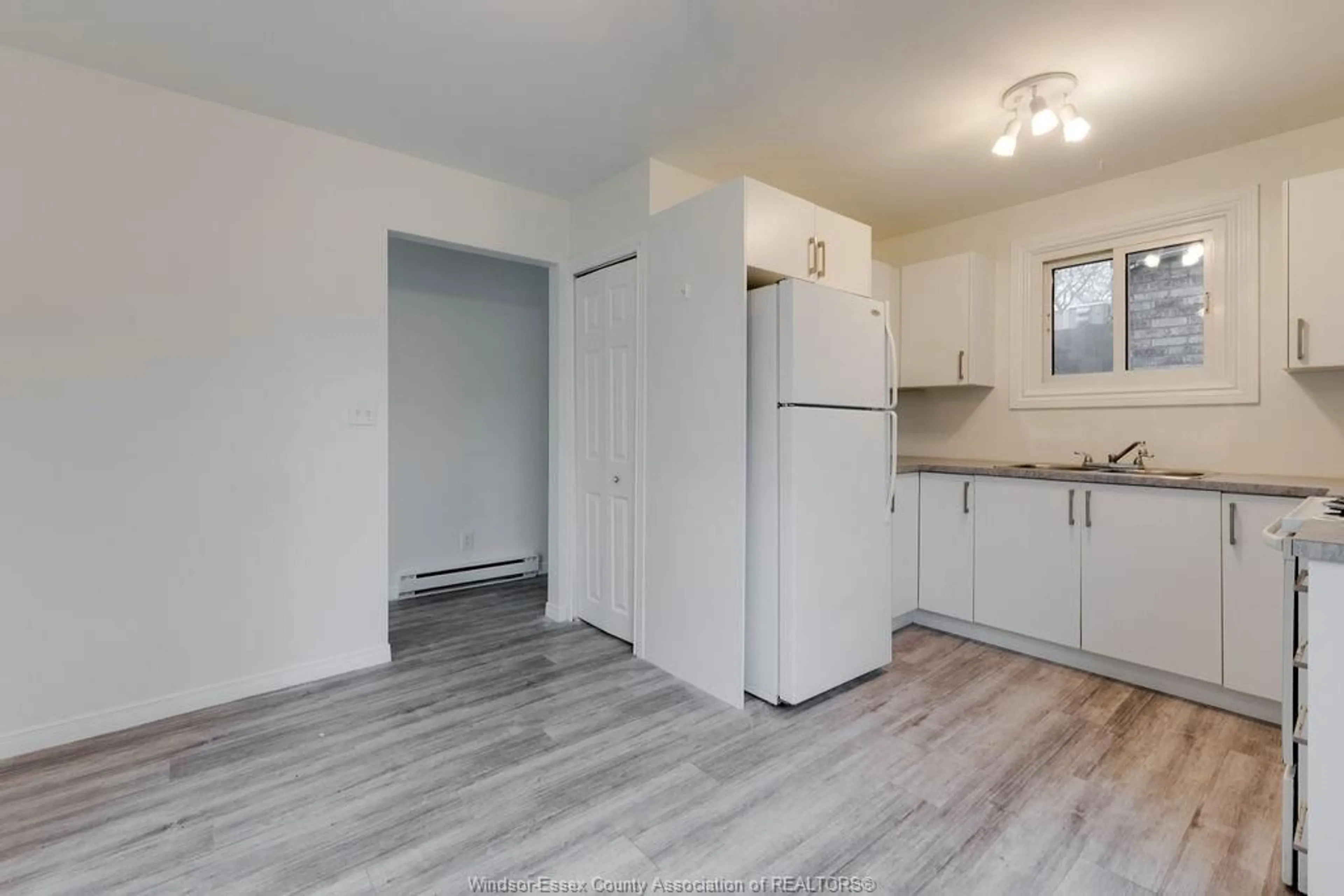 Standard kitchen, wood/laminate floor for 1126 AIRE PL ..., Windsor Ontario N8S 4G2