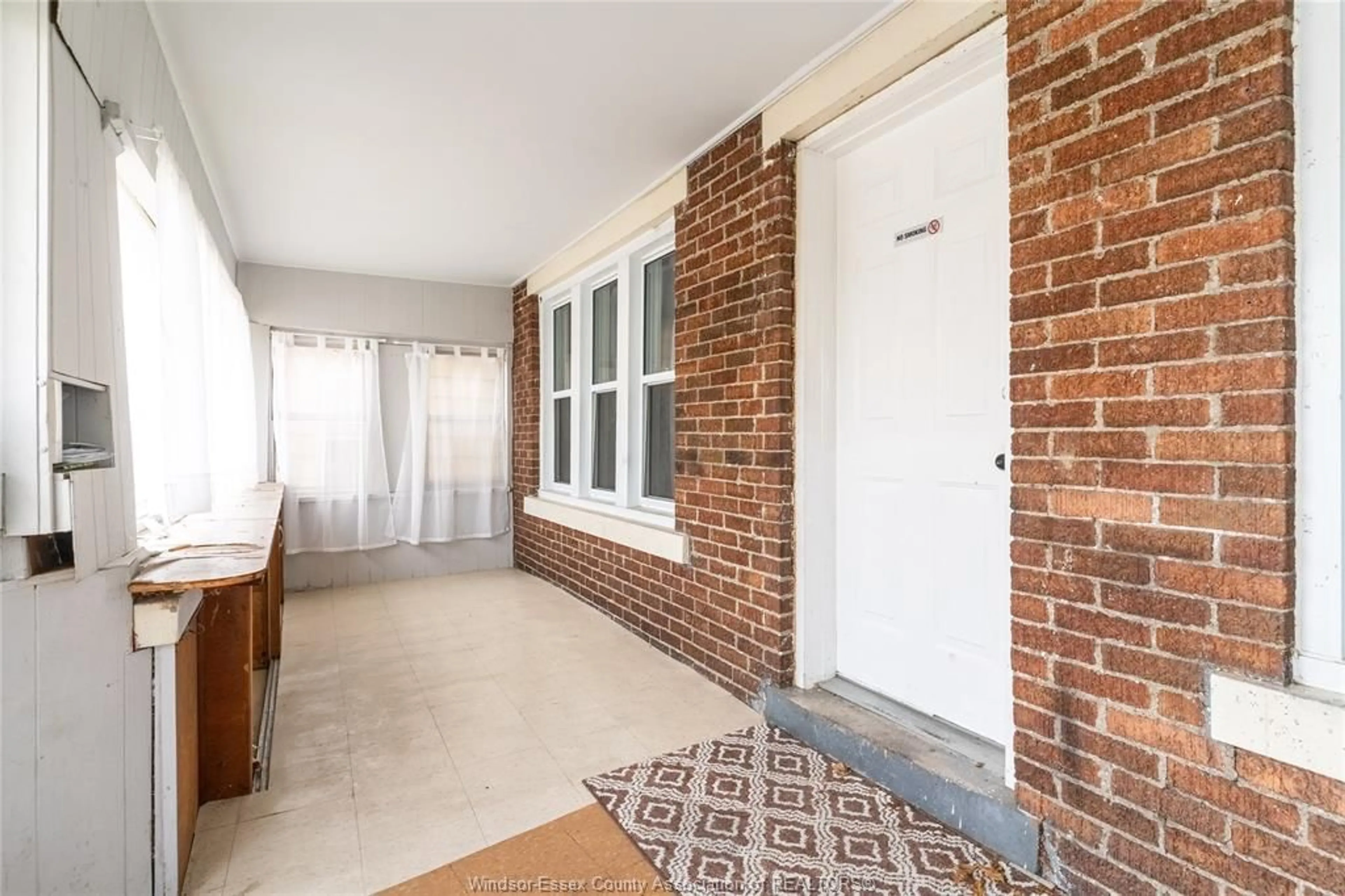 Indoor entryway for 357 Josephine Avenue, Windsor Ontario N9B 2K9