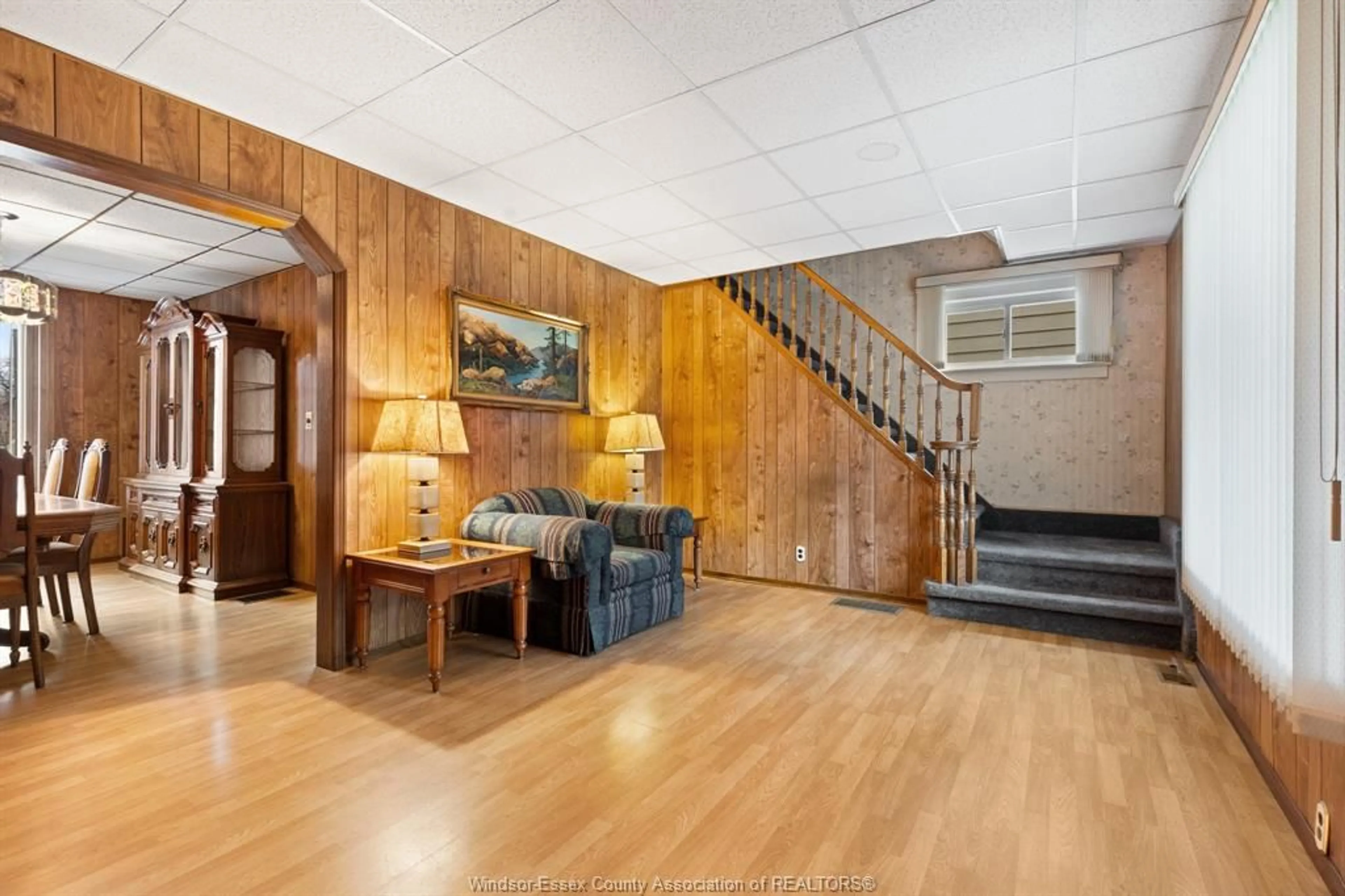 Indoor foyer for 319 JOSEPHINE Ave, Windsor Ontario N9B 2K9