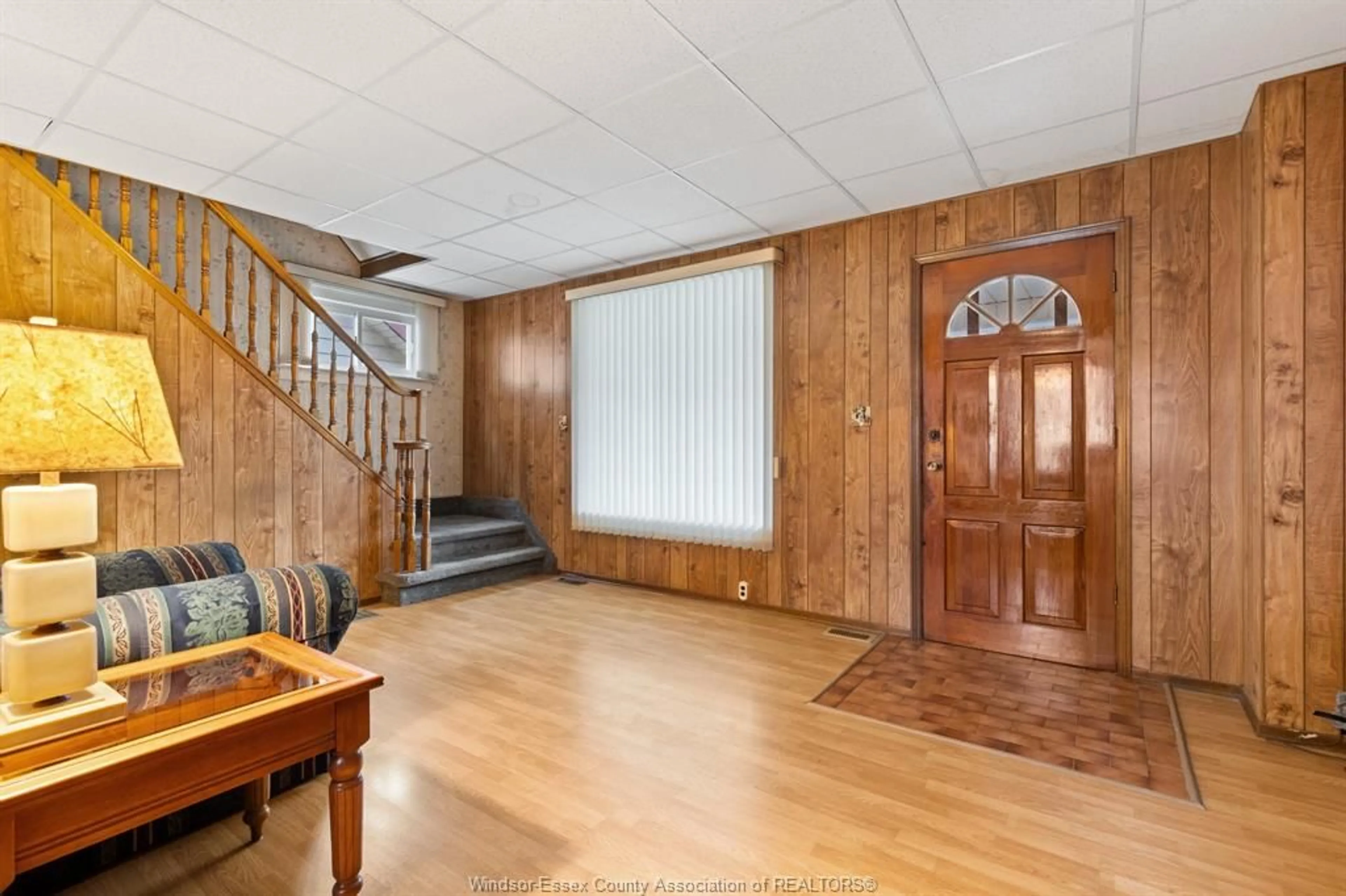 Indoor foyer for 319 JOSEPHINE Ave, Windsor Ontario N9B 2K9