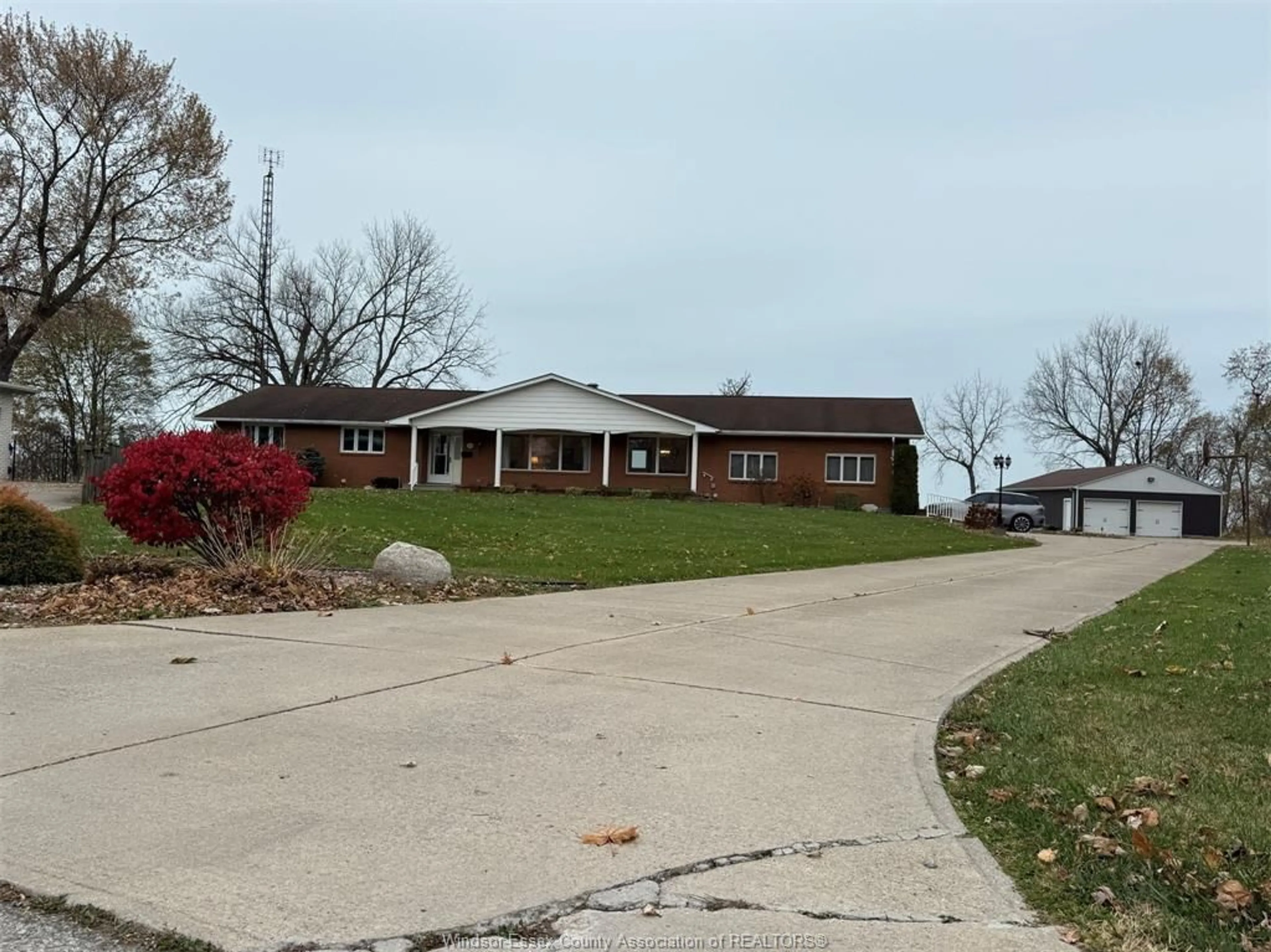 A pic from outside/outdoor area/front of a property/back of a property/a pic from drone, street for 1239 OXFORD & LOT 13 OXFORD Ave, Kingsville Ontario N9Y 2S8