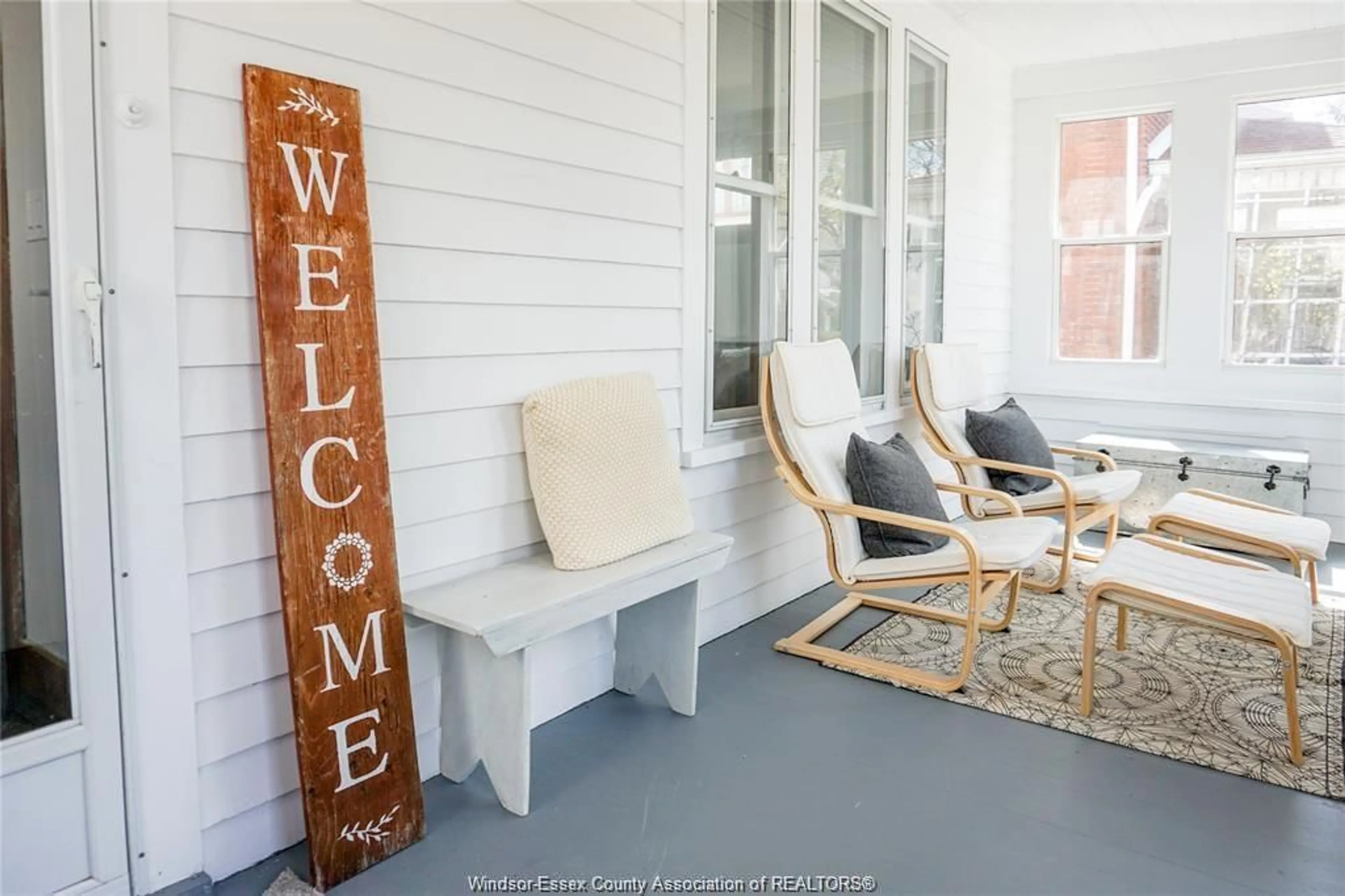 Indoor entryway for 934 Church St, Windsor Ontario N9A 4T9