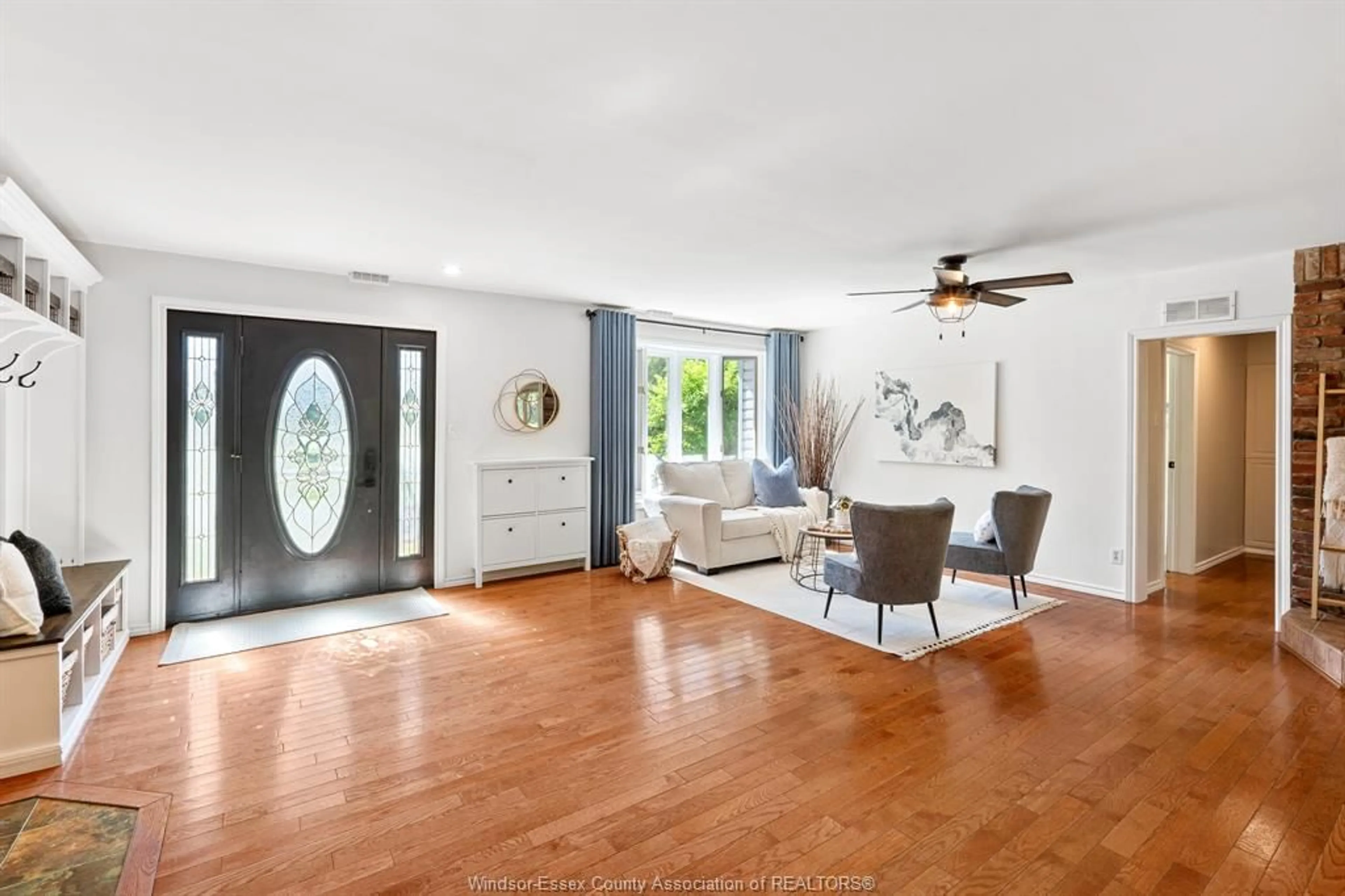 Living room with furniture, unknown for 9395 River Line, Chatham Ontario N7M 5J4