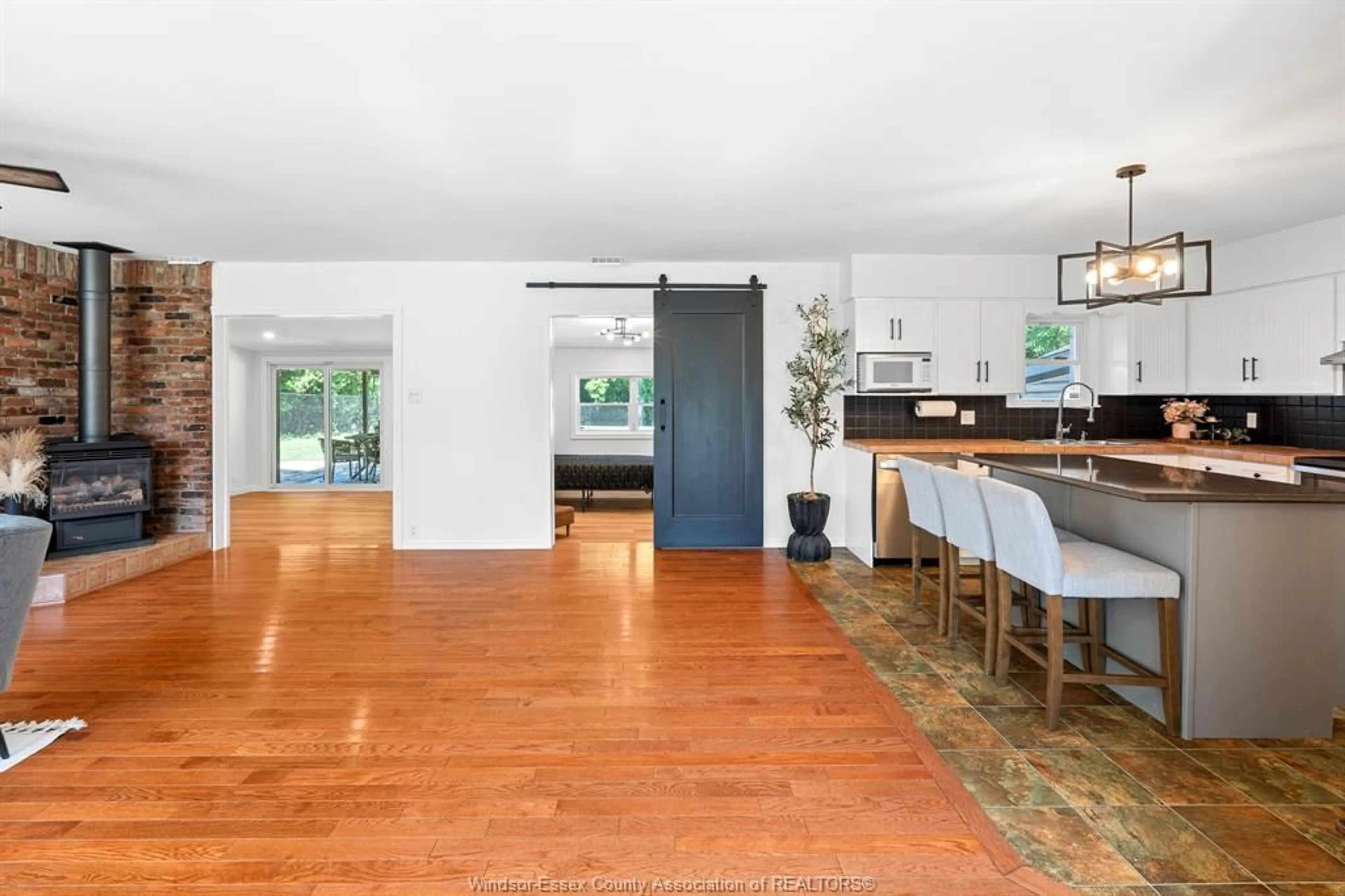 Open concept kitchen, unknown for 9395 River Line, Chatham Ontario N7M 5J4