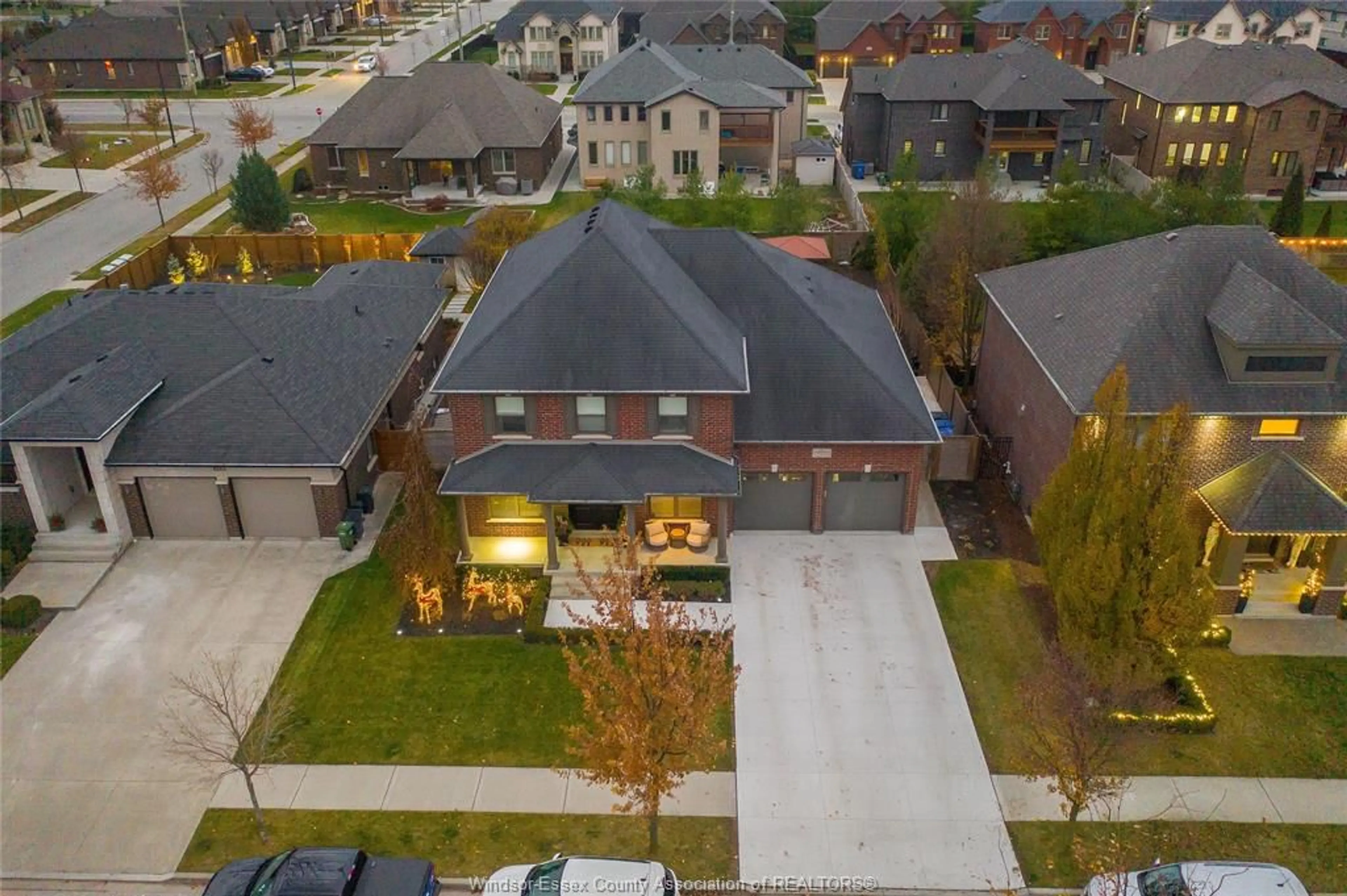 A pic from outside/outdoor area/front of a property/back of a property/a pic from drone, street for 6186 SILVER MAPLE, LaSalle Ontario N9H 0C1