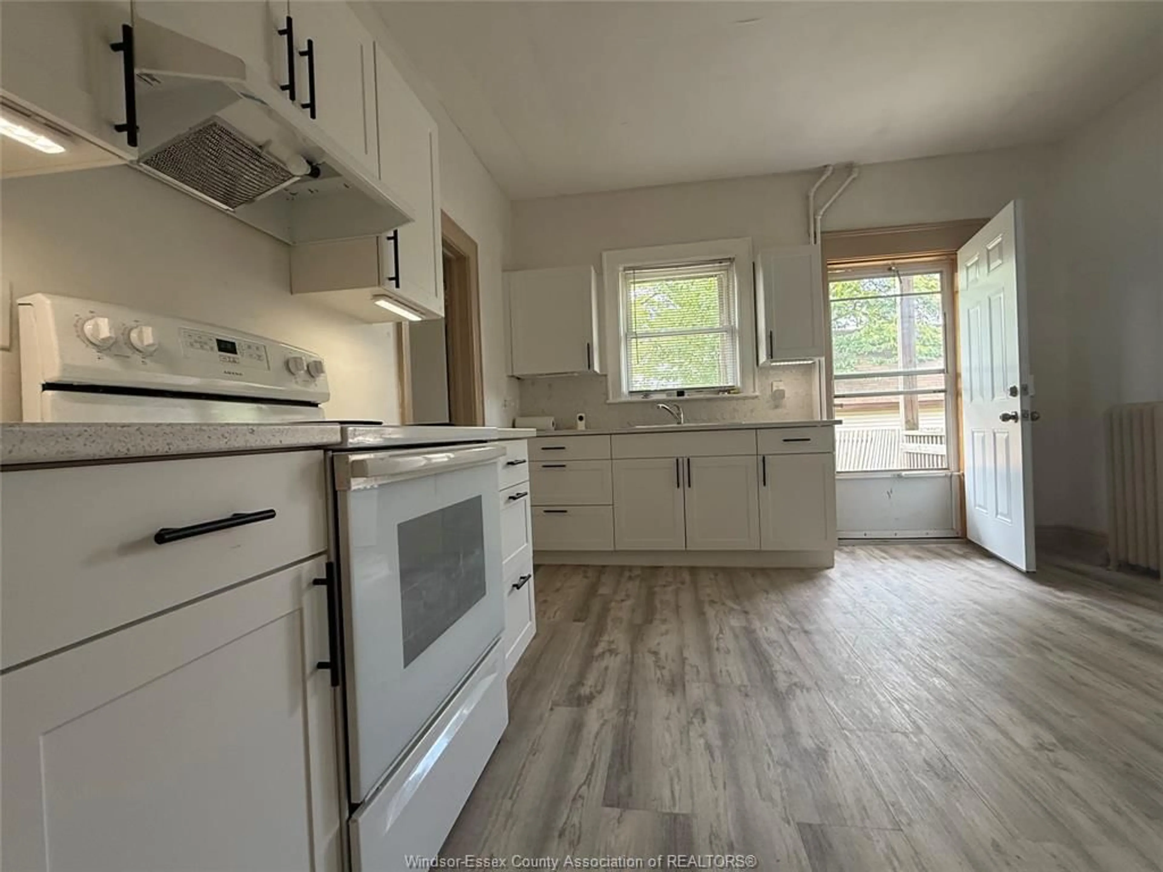 Unknown for 667 HALL Ave, Windsor Ontario N9A 2L9