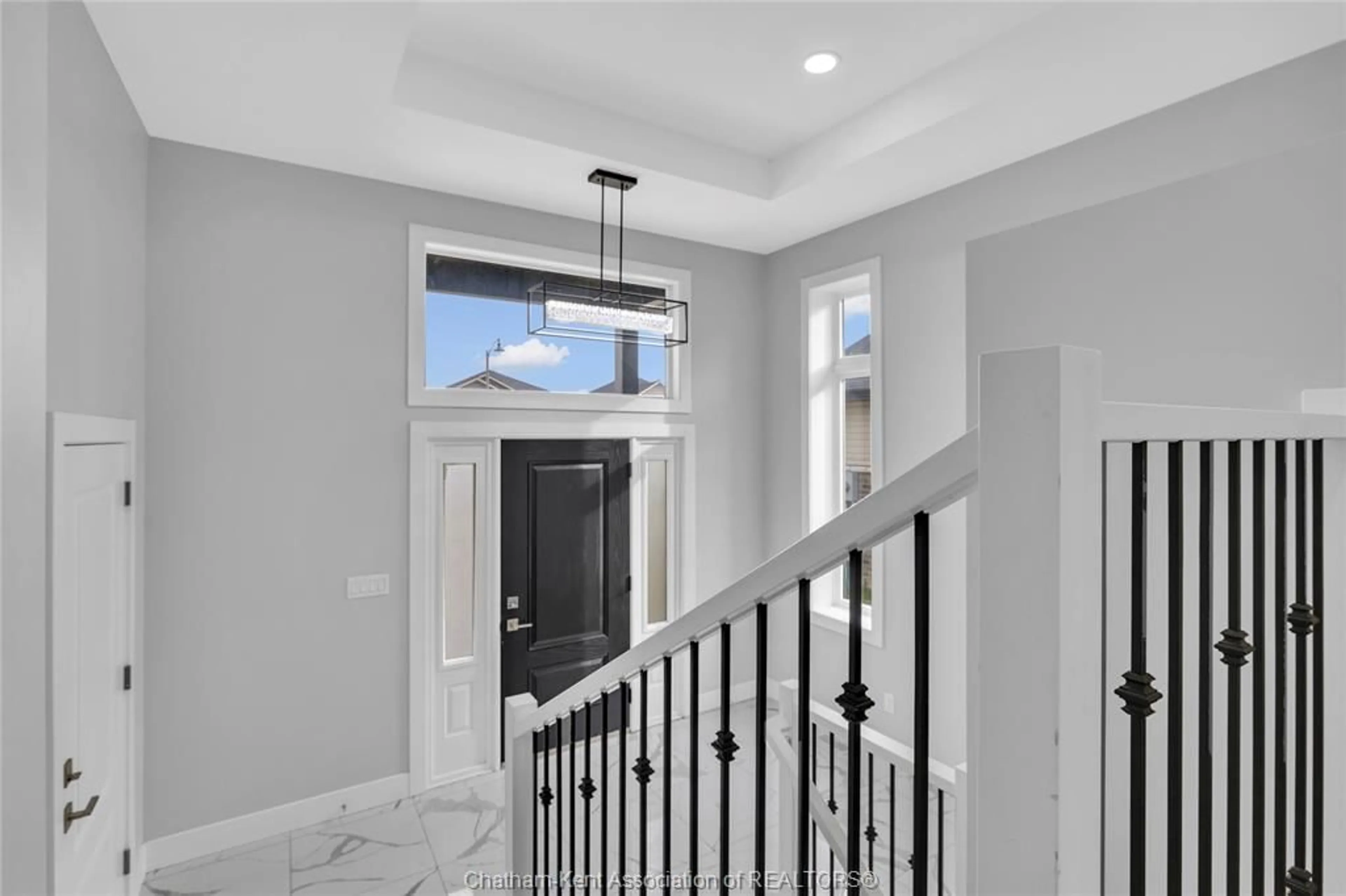 Indoor entryway for 794 Keil Dr, Chatham Ontario N7M 0T4