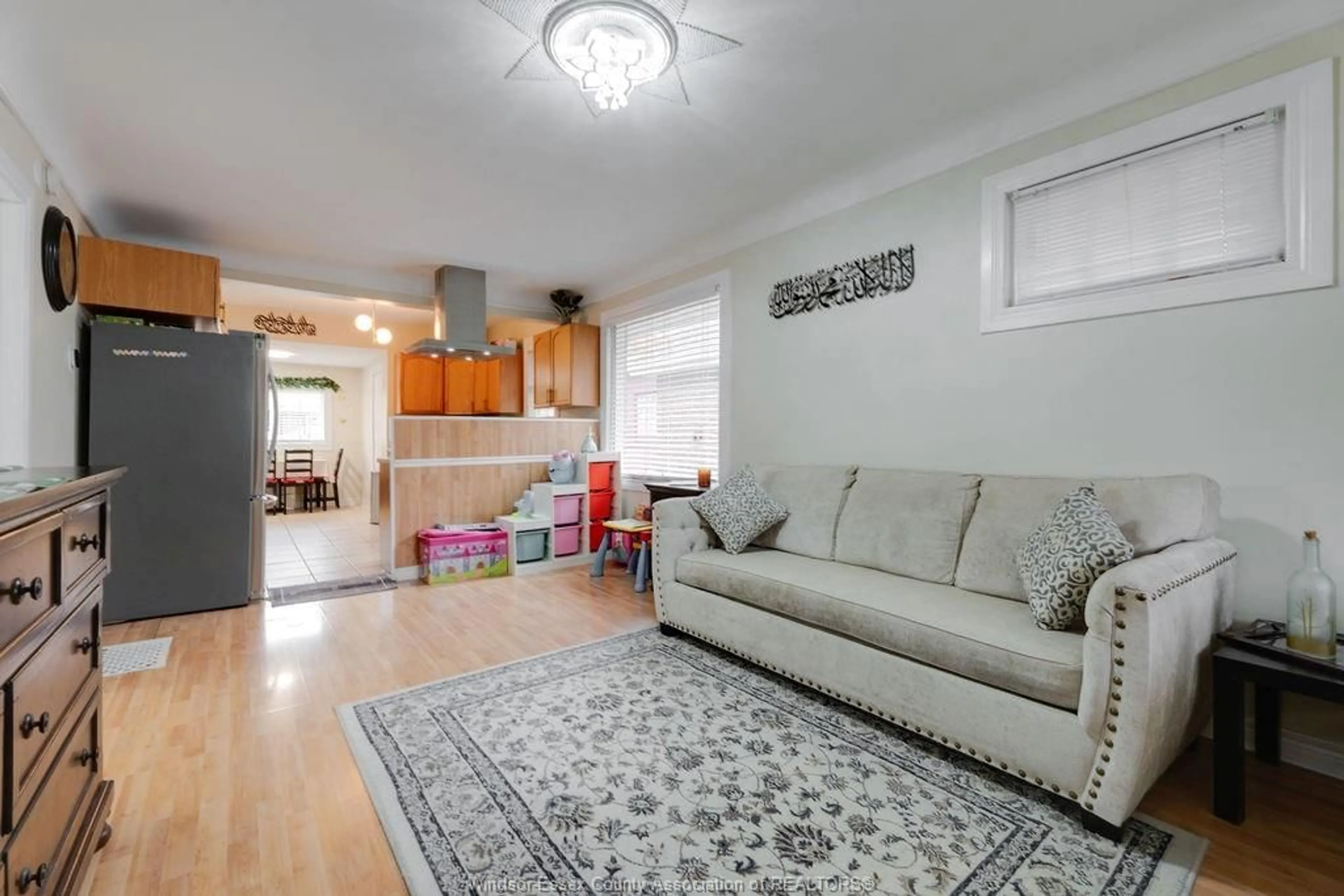 Living room with furniture, unknown for 384 SOUTH ST, Windsor Ontario N9C 2W5