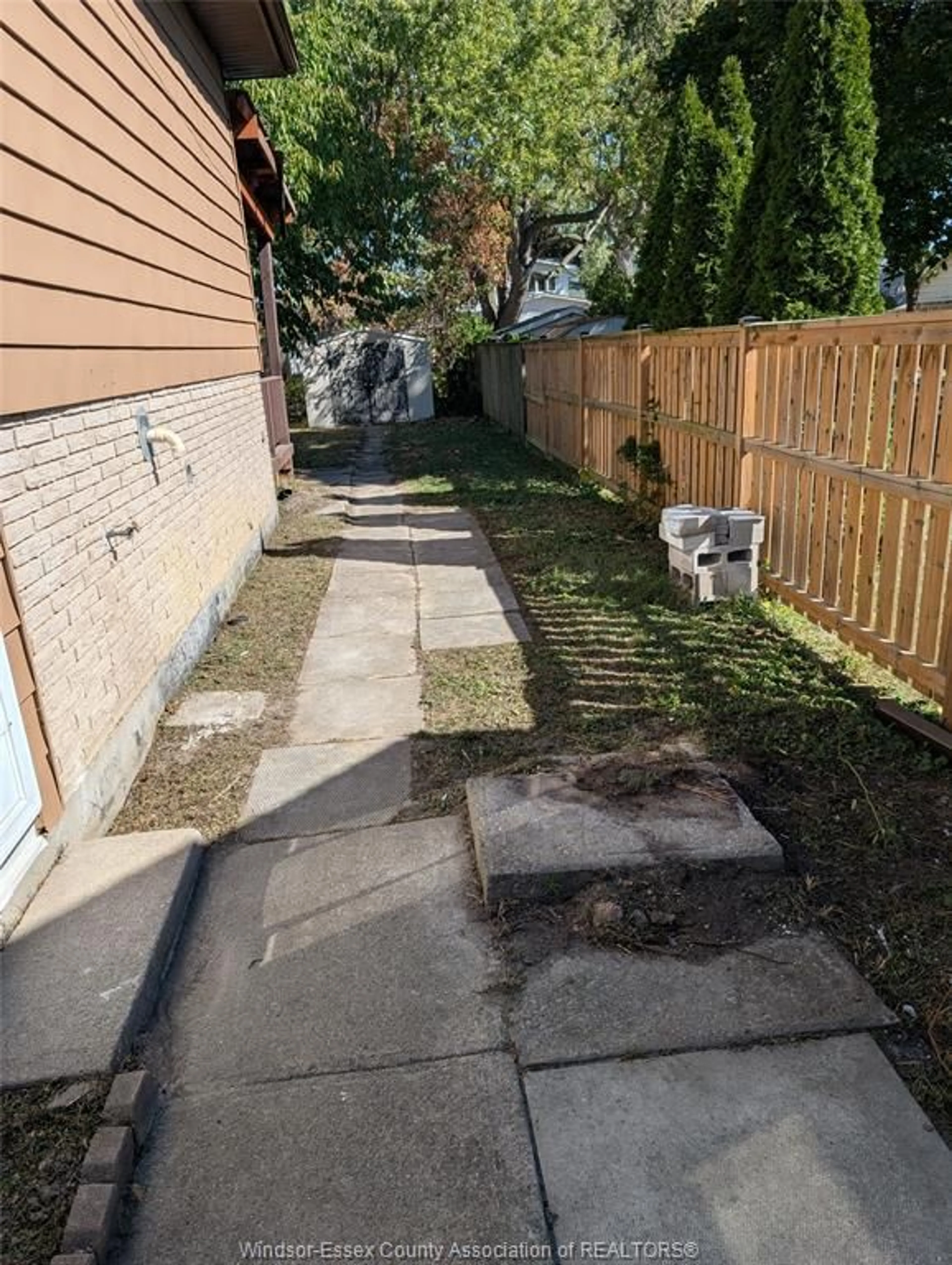 Patio, street for 554 LESPERANCE Rd, Tecumseh Ontario N8N 1W4