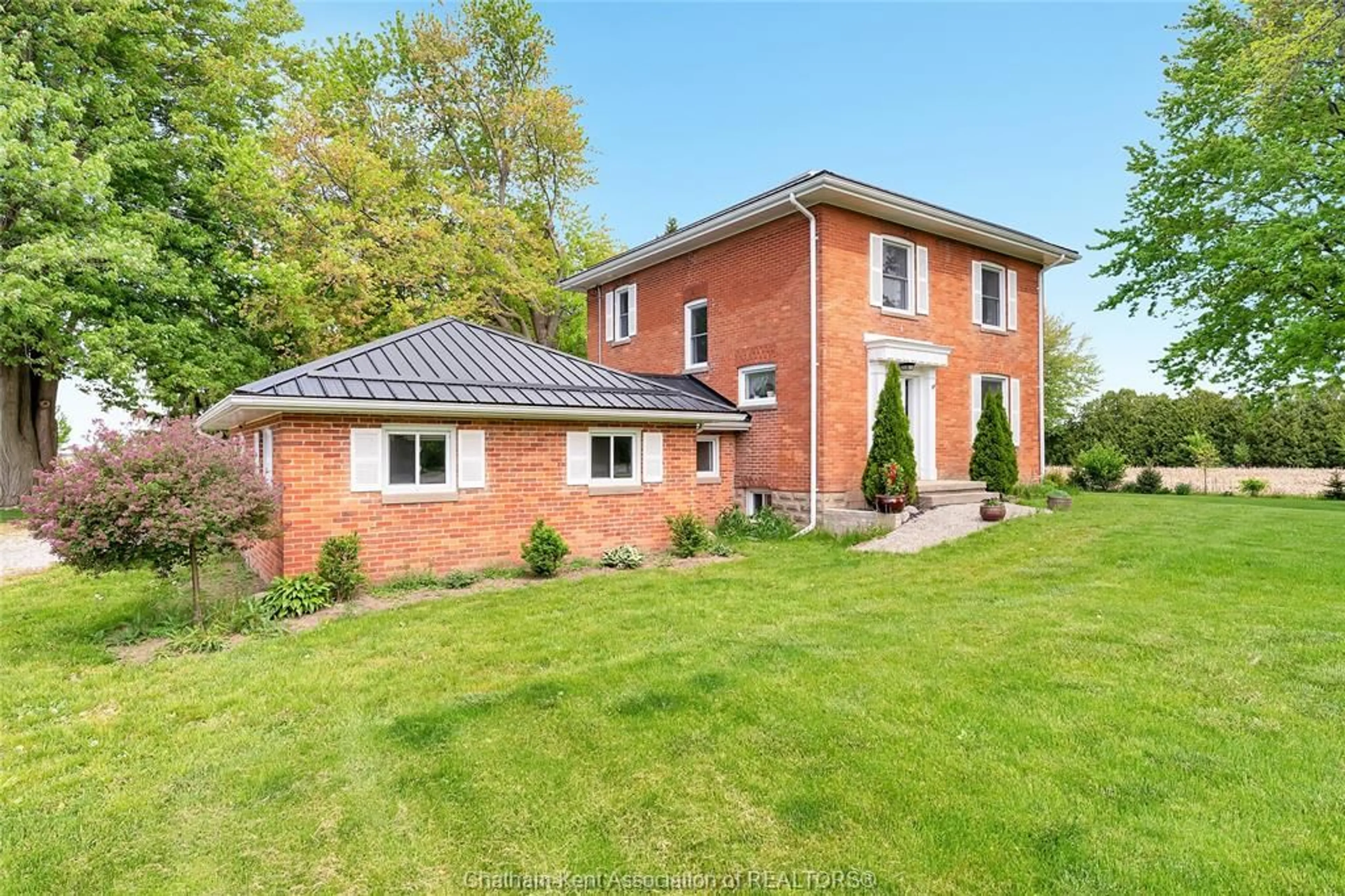 Home with brick exterior material, building for 7931 Grande River Line, Chatham-Kent Ontario N7M 5J7