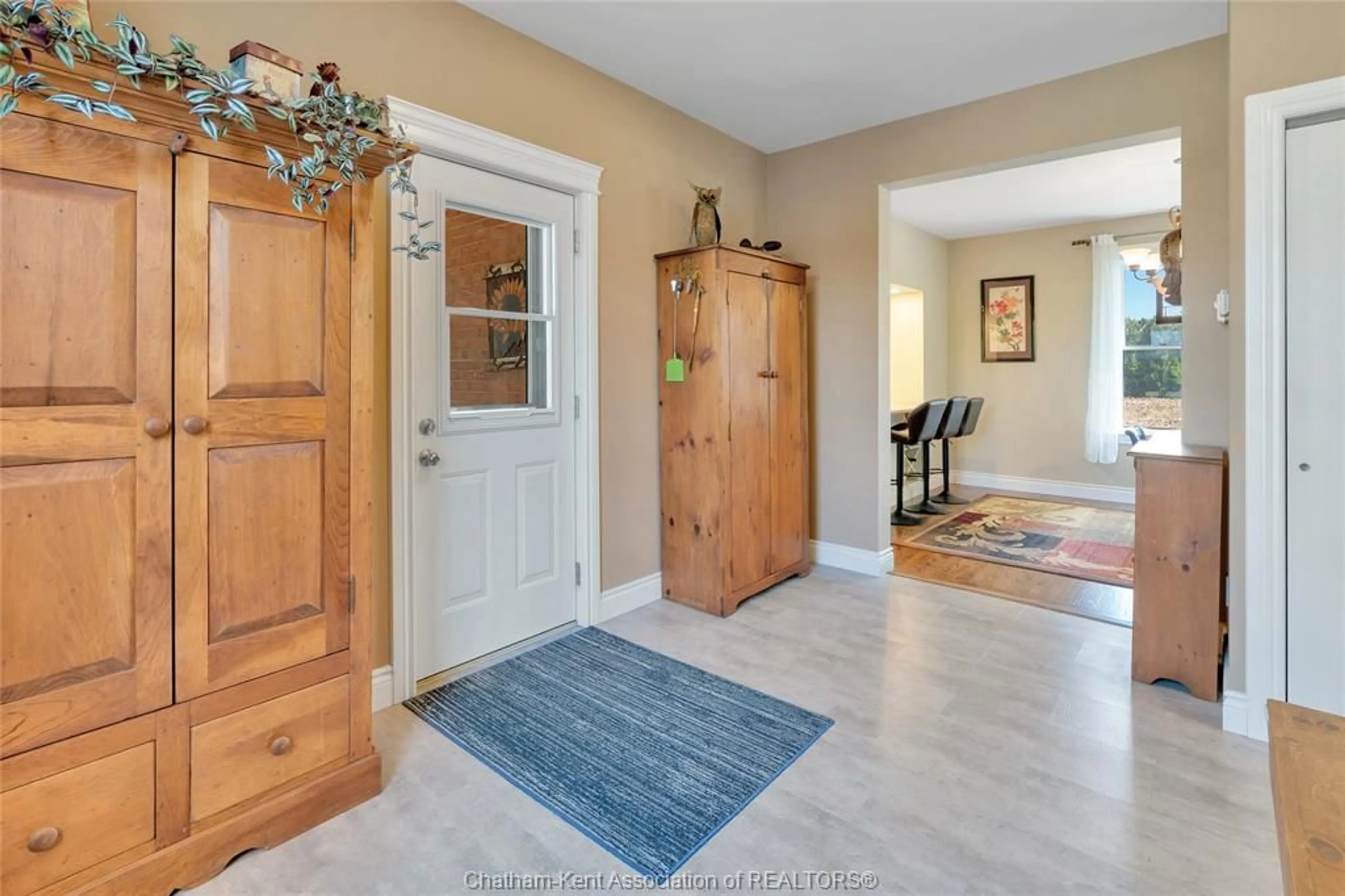 Indoor entryway for 7931 Grande River Line, Chatham-Kent Ontario N7M 5J7