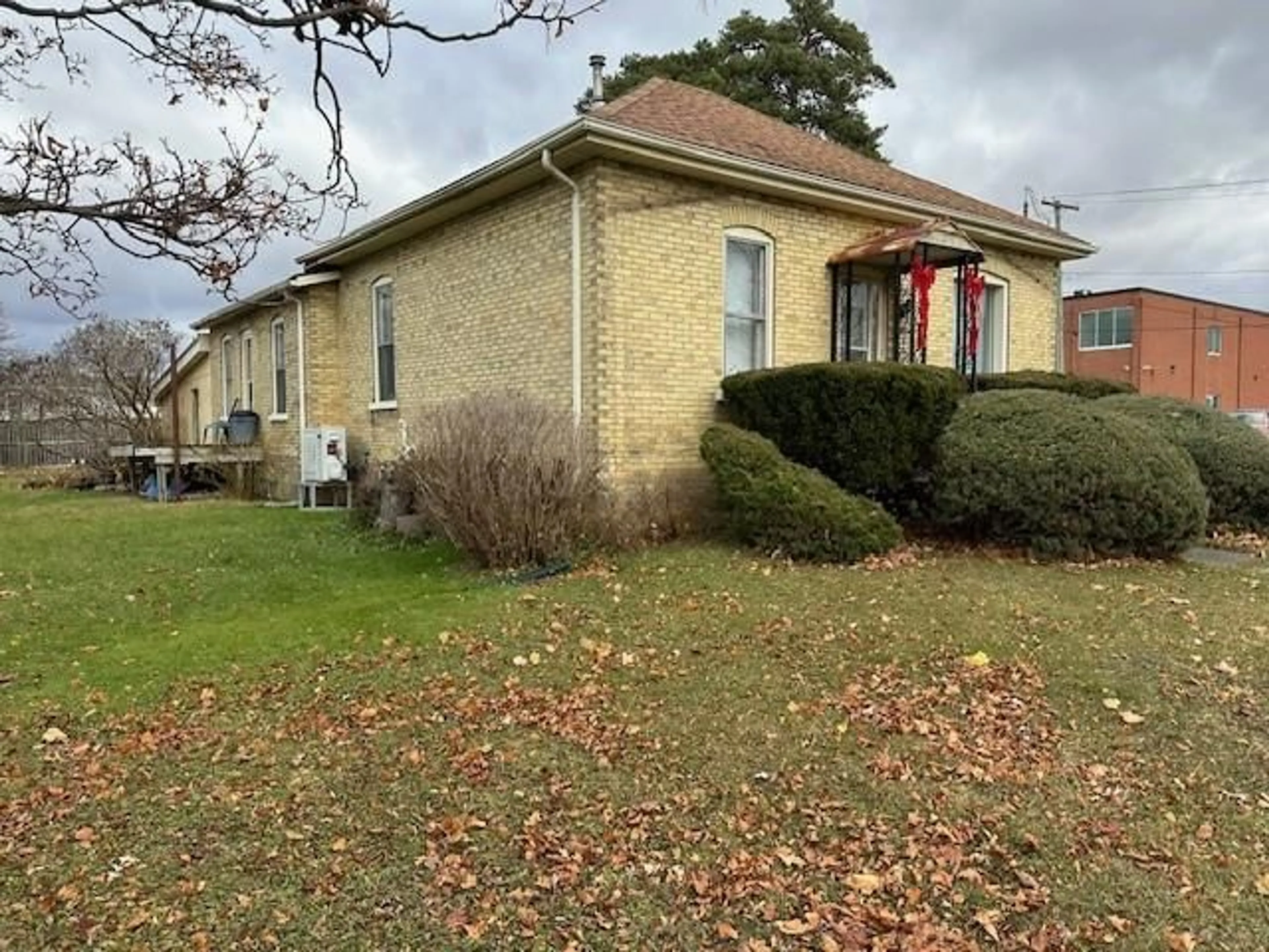 A pic from outside/outdoor area/front of a property/back of a property/a pic from drone, building for 597 SIMCOE St, Warwick-Watford Ontario N0M 2S0