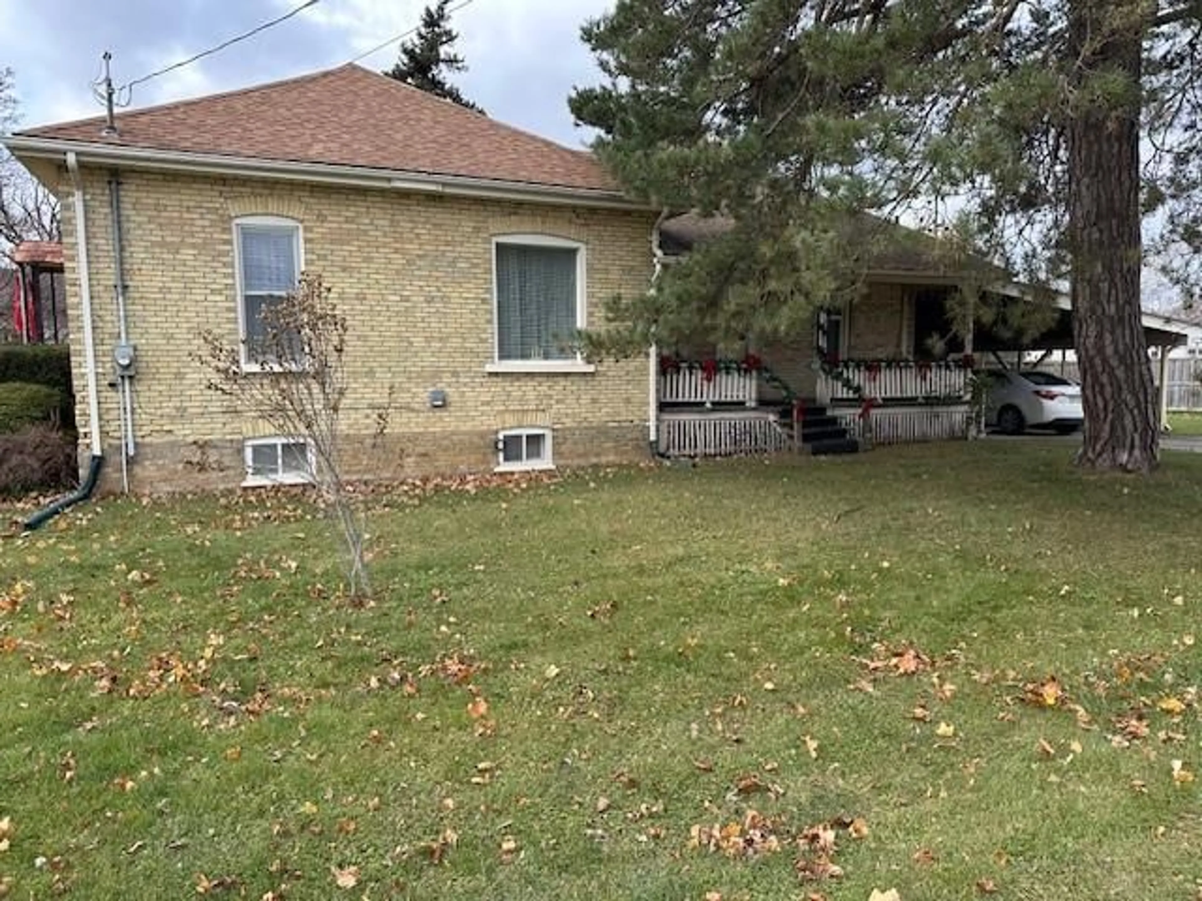 A pic from outside/outdoor area/front of a property/back of a property/a pic from drone, street for 597 SIMCOE St, Warwick-Watford Ontario N0M 2S0