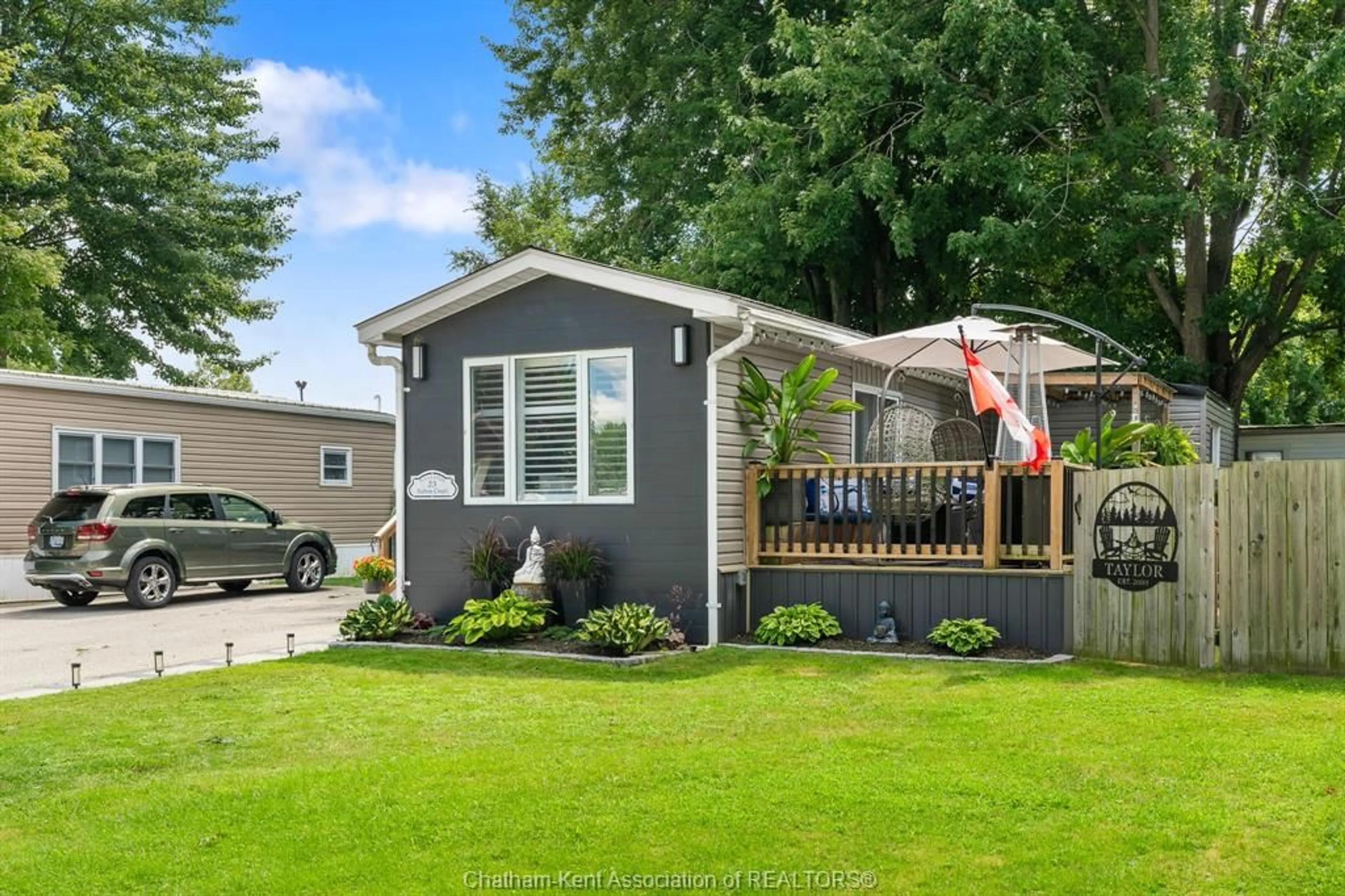 Home with vinyl exterior material, street for 23 Sutton Crt, Chatham Ontario N7L 4G4