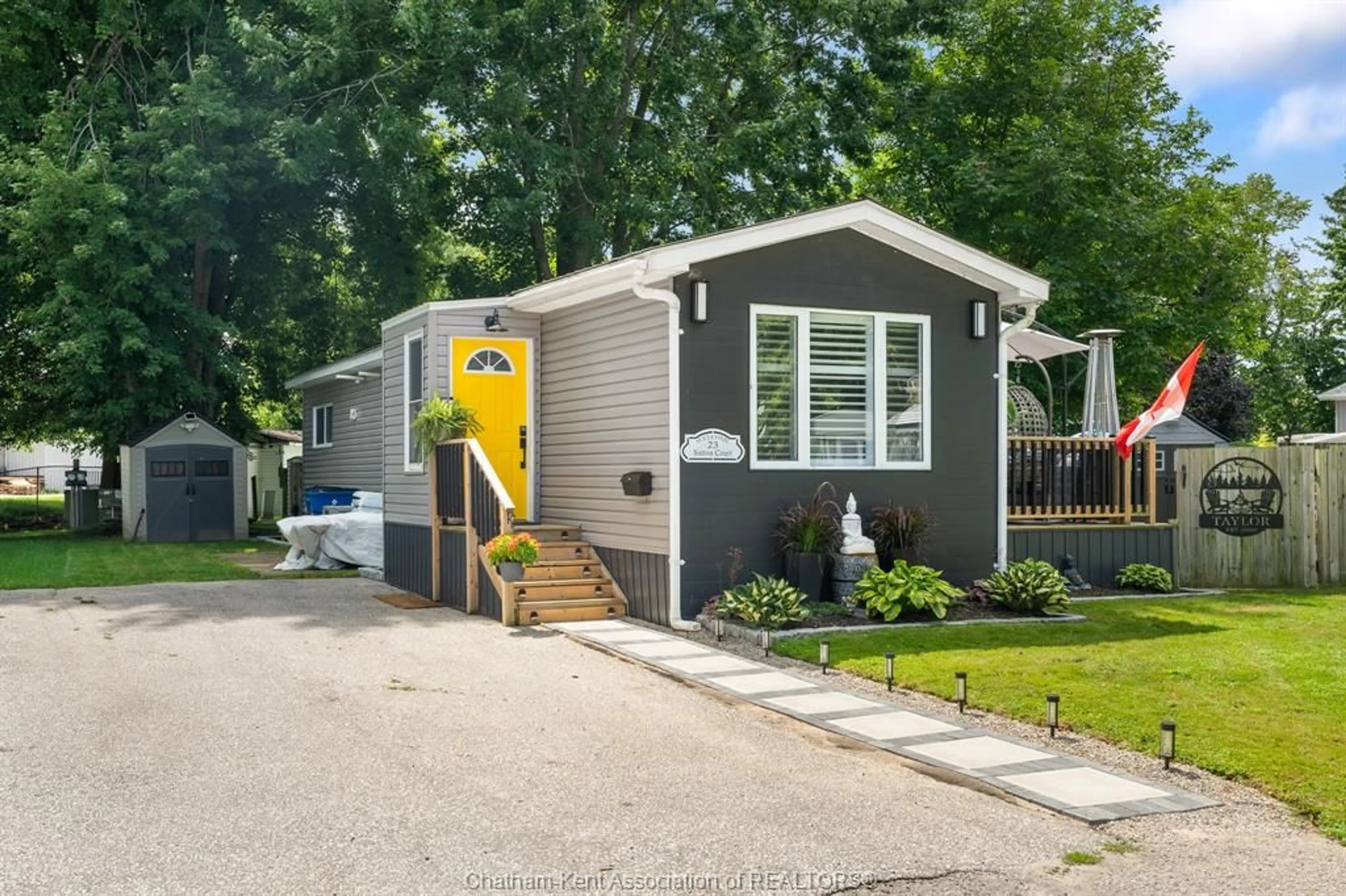 Home with vinyl exterior material, street for 23 Sutton Crt, Chatham Ontario N7L 4G4