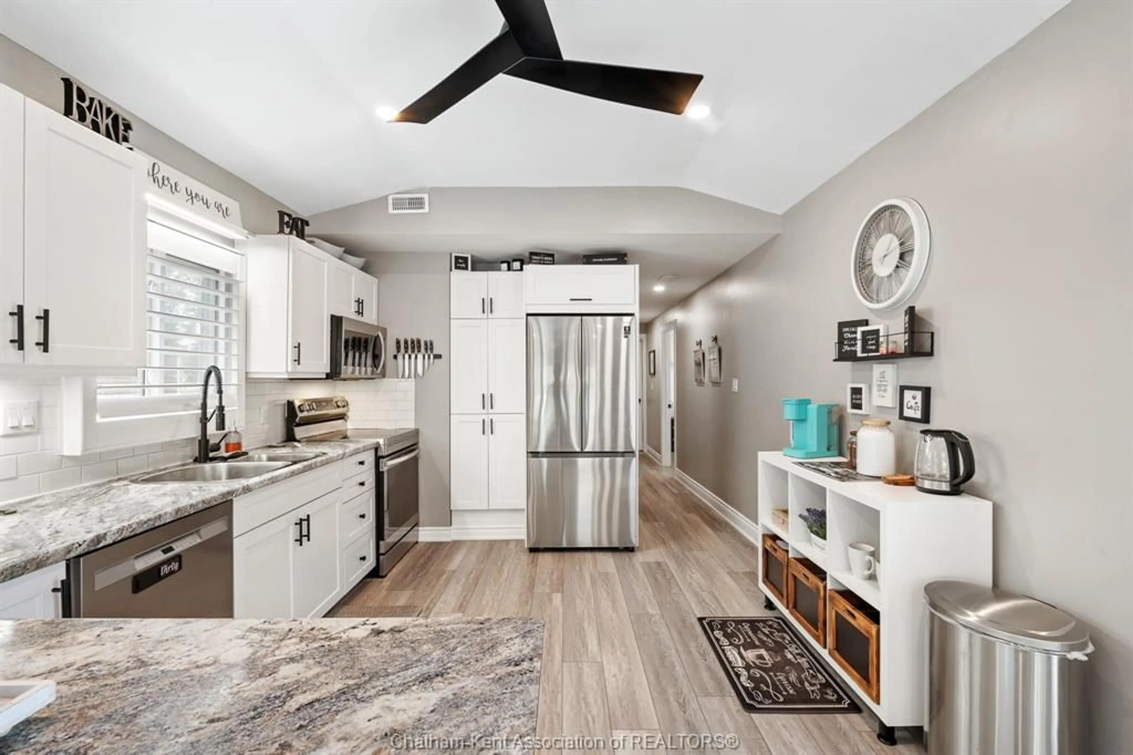 Open concept kitchen, unknown for 23 Sutton Crt, Chatham Ontario N7L 4G4