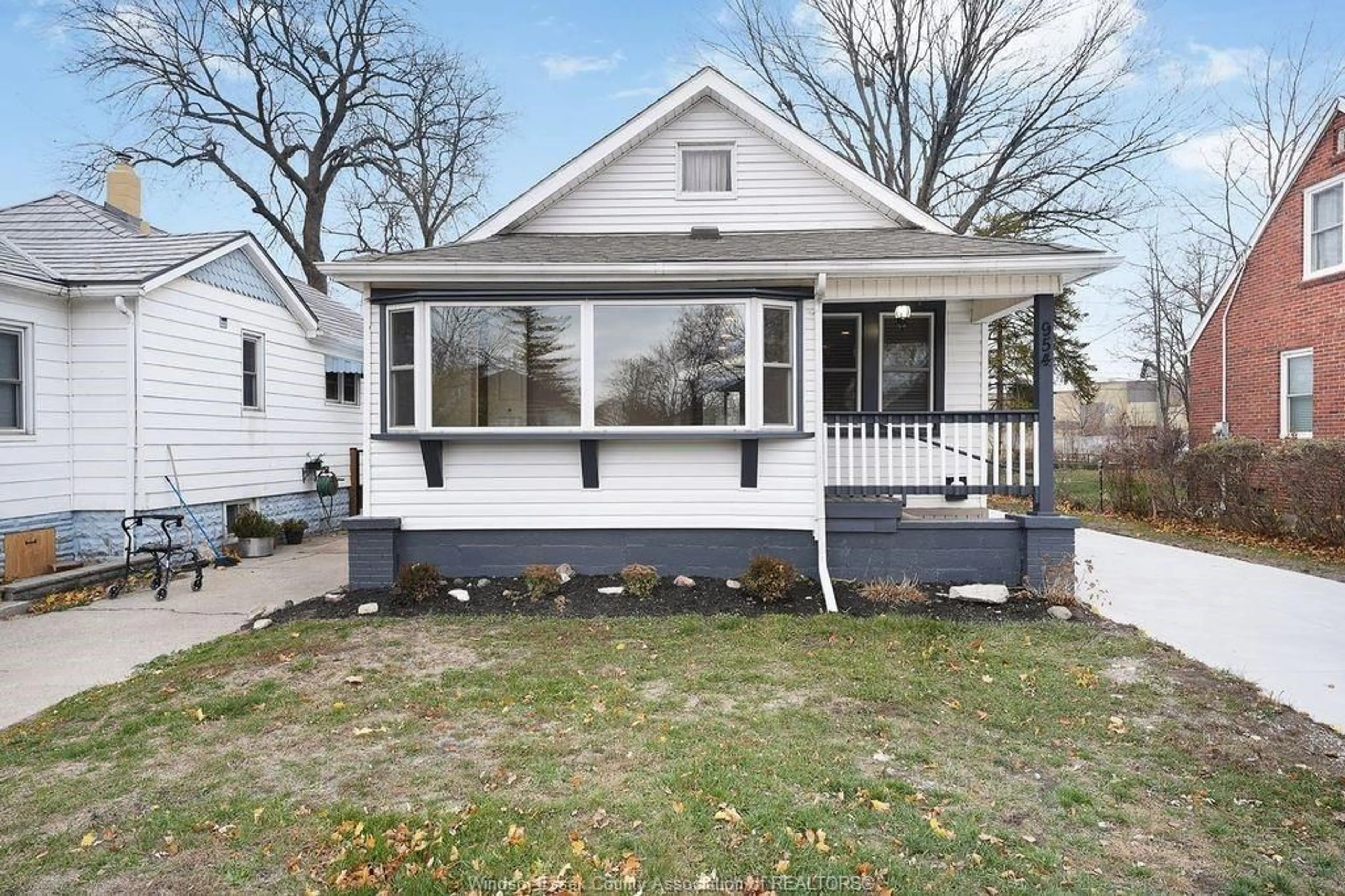 Home with vinyl exterior material, street for 954 Jefferson Blvd, Windsor Ontario N8S 2R1