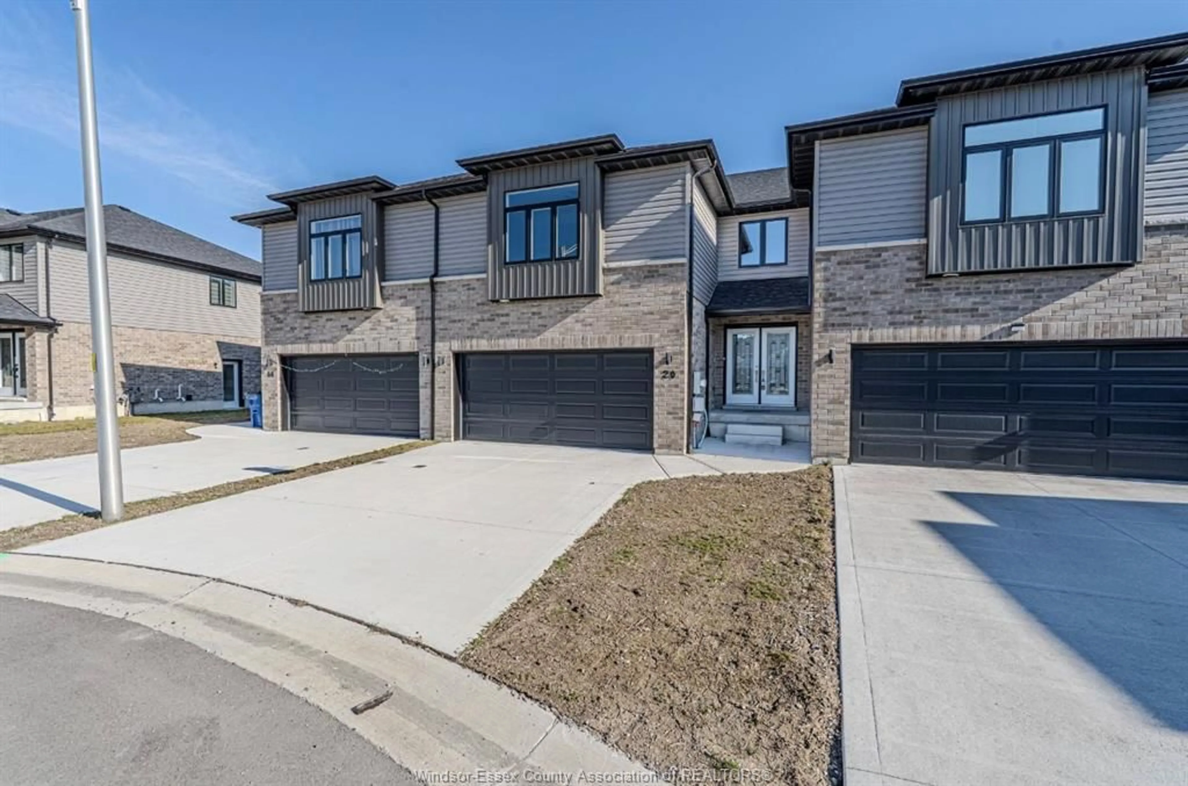 Home with brick exterior material, street for 20 BETTY Crt, Chatham Ontario N7M 1C4