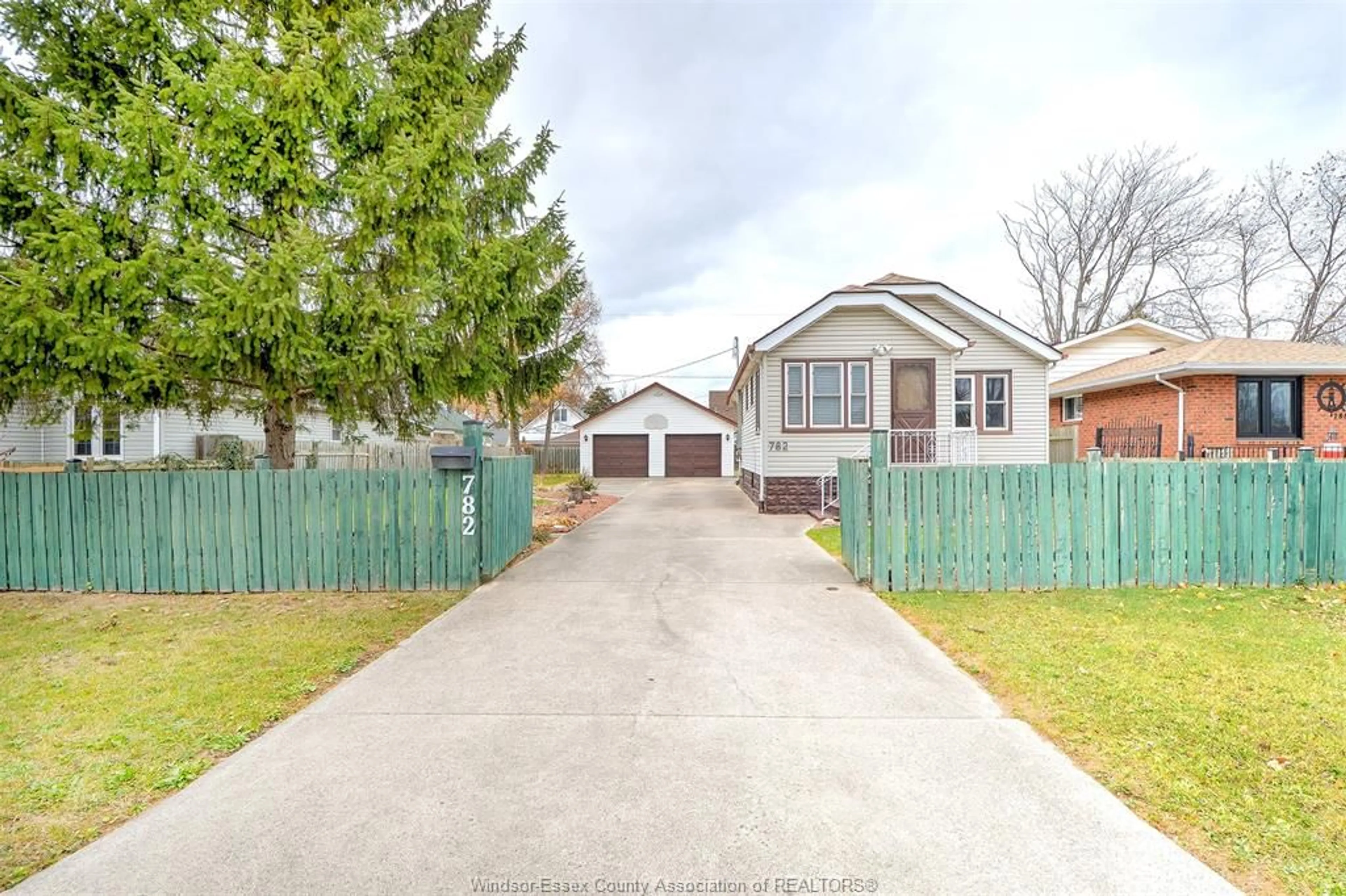 A pic from outside/outdoor area/front of a property/back of a property/a pic from drone, street for 782 CHARLOTTE, Windsor Ontario N8X 3A8