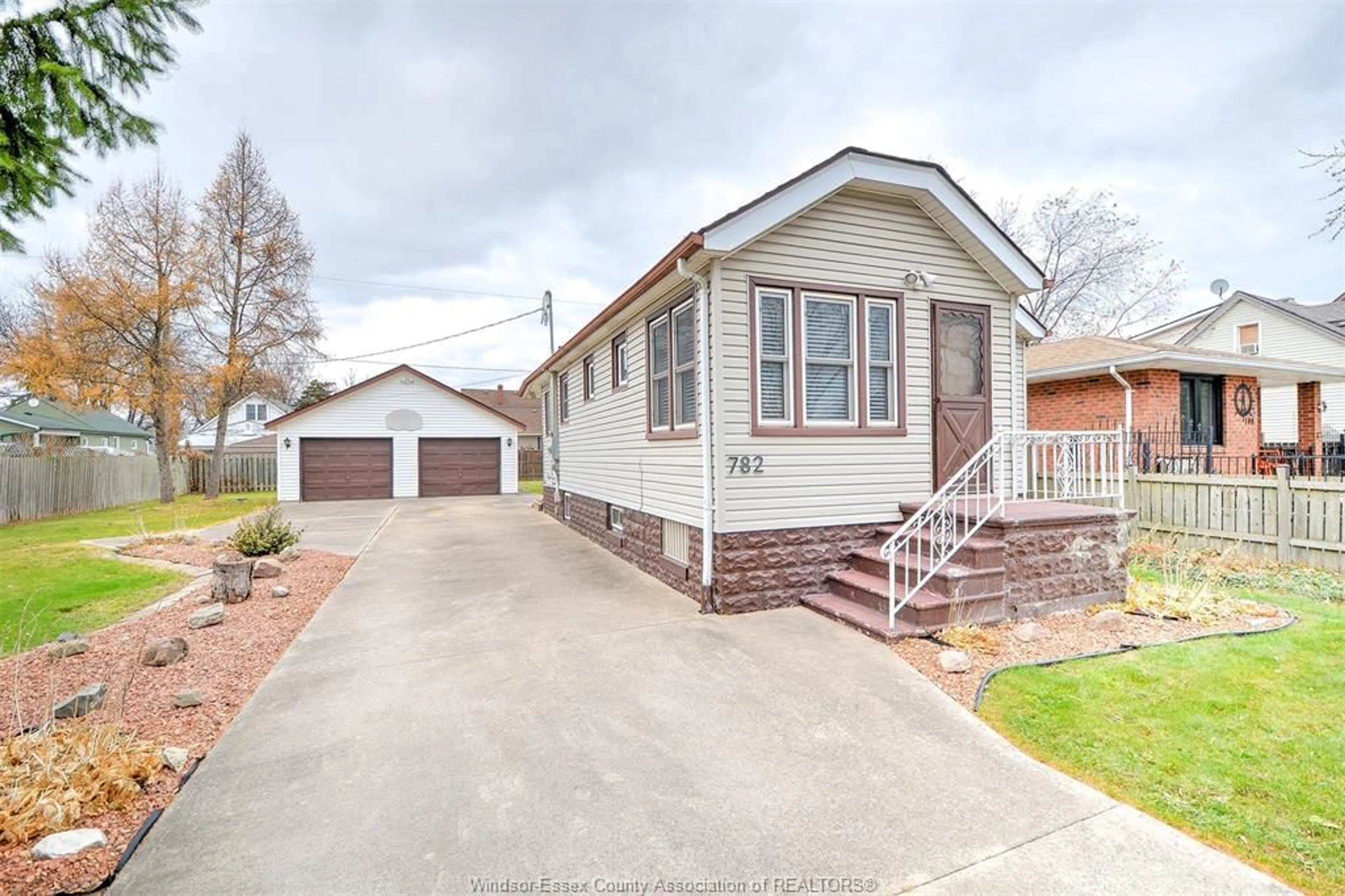 Home with vinyl exterior material, street for 782 CHARLOTTE, Windsor Ontario N8X 3A8
