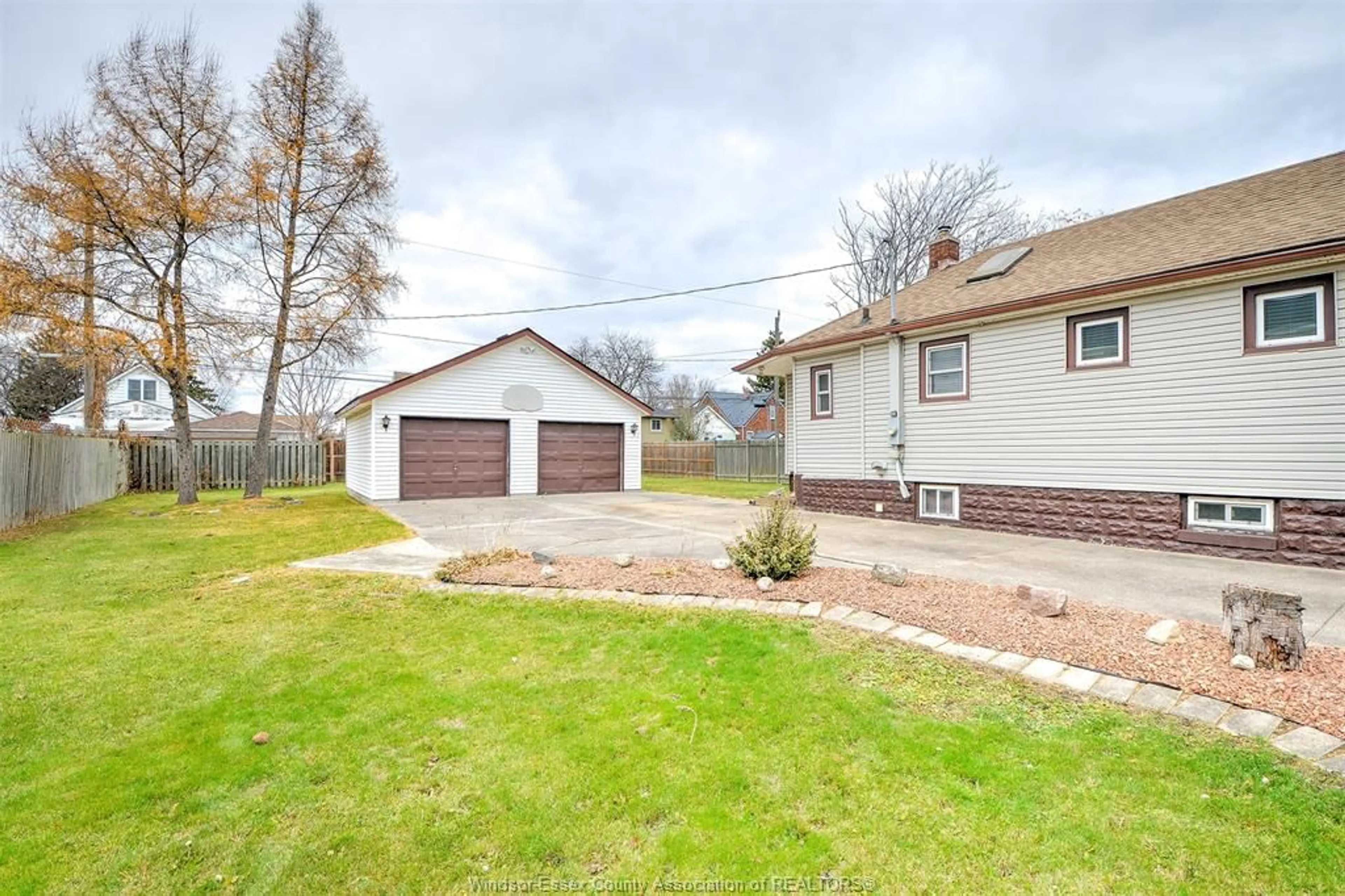 A pic from outside/outdoor area/front of a property/back of a property/a pic from drone, street for 782 CHARLOTTE, Windsor Ontario N8X 3A8