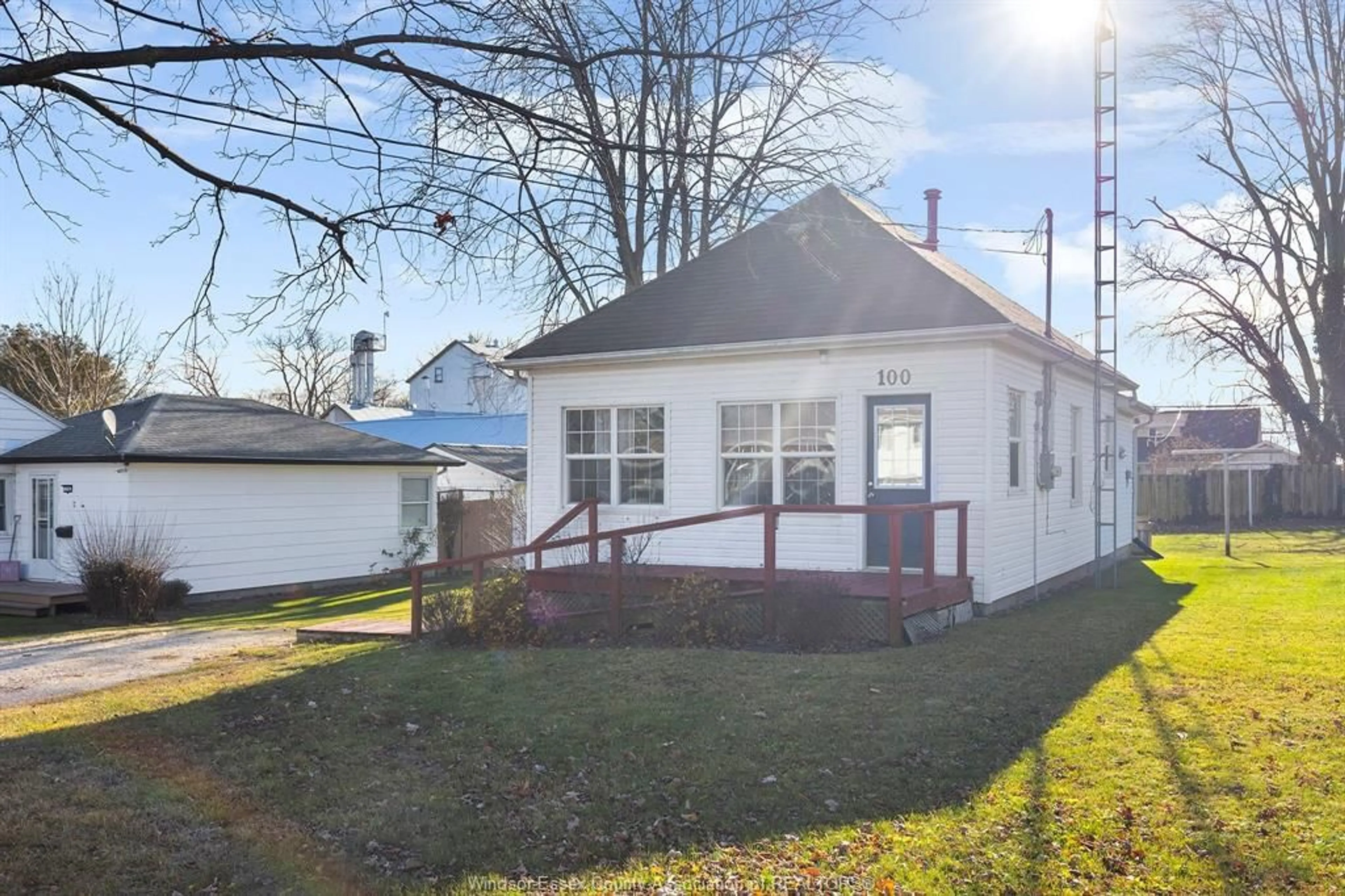 Unknown for 100 ELM St, Wheatley Ontario N0P 2P0