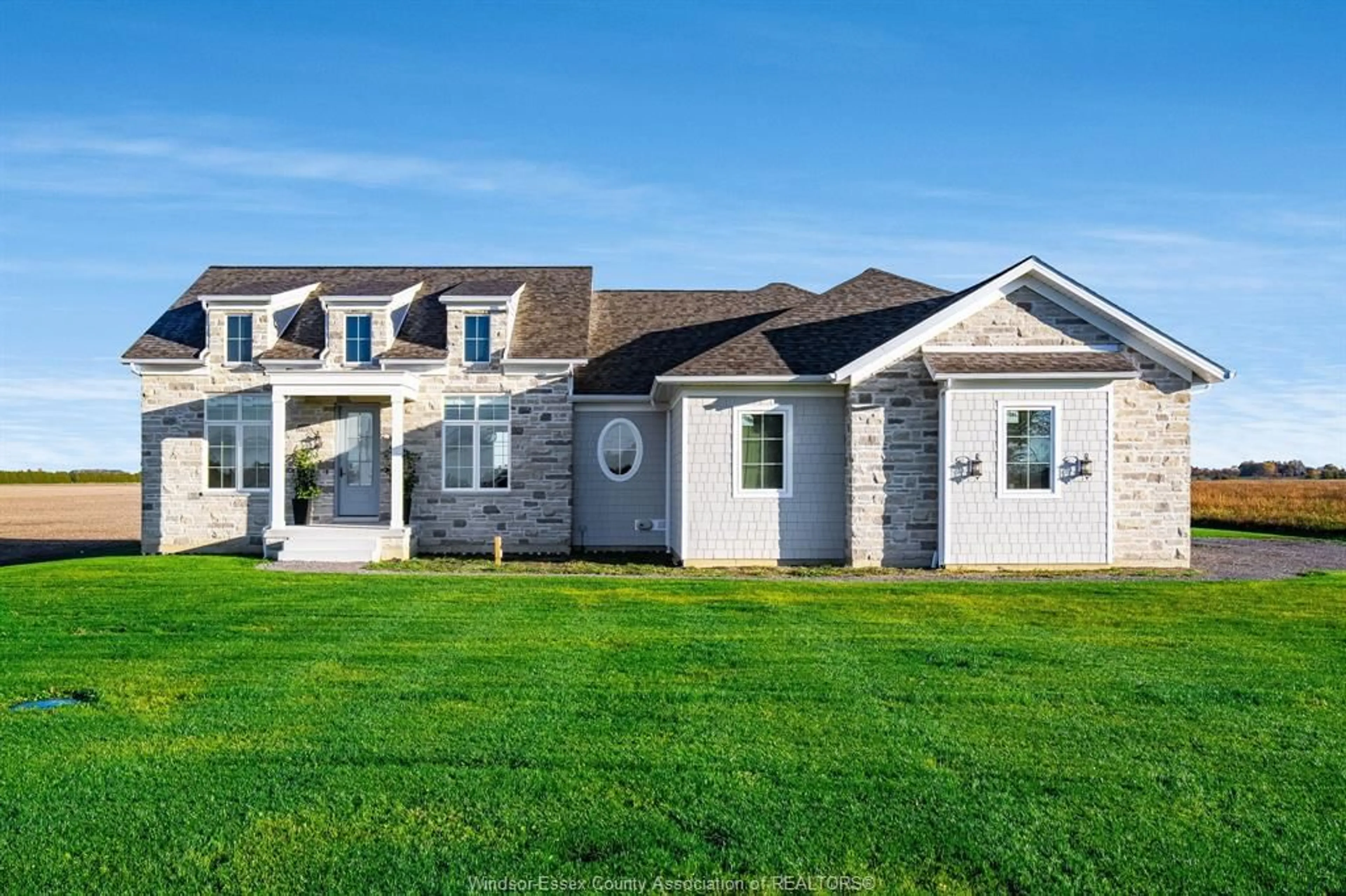 Home with vinyl exterior material, building for 1190 Road 3, Kingsville Ontario N9Y 2E5