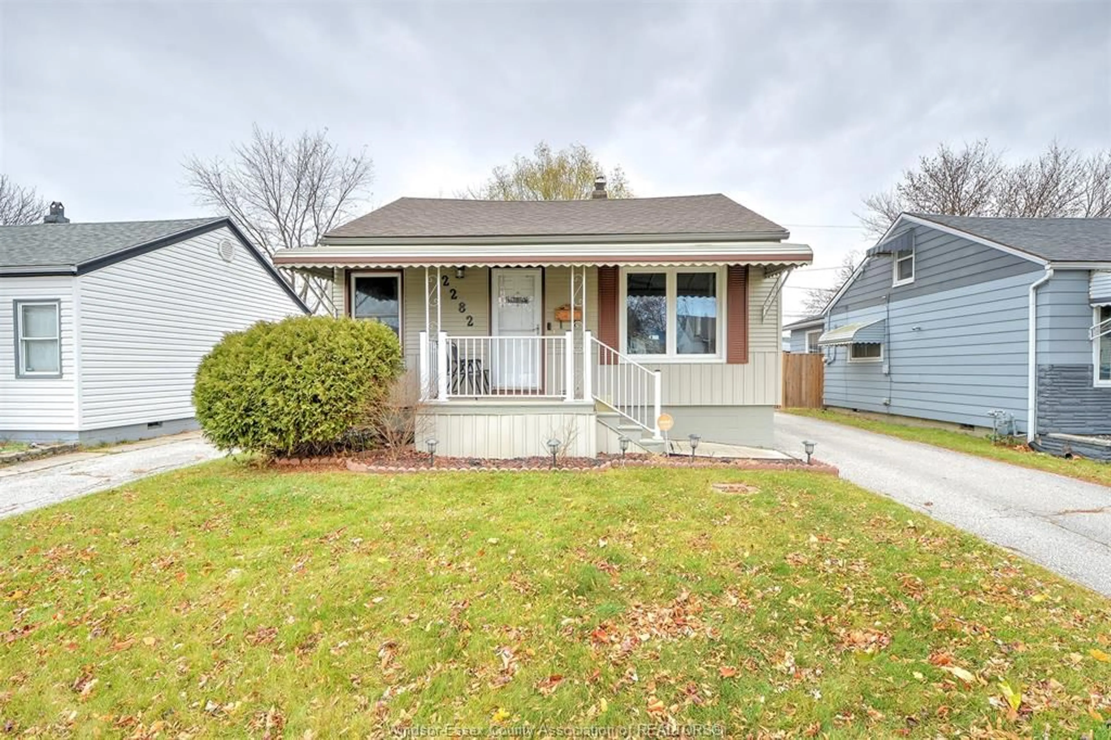 Home with vinyl exterior material, street for 2282 MARENTETTE, Windsor Ontario N8W 2C1