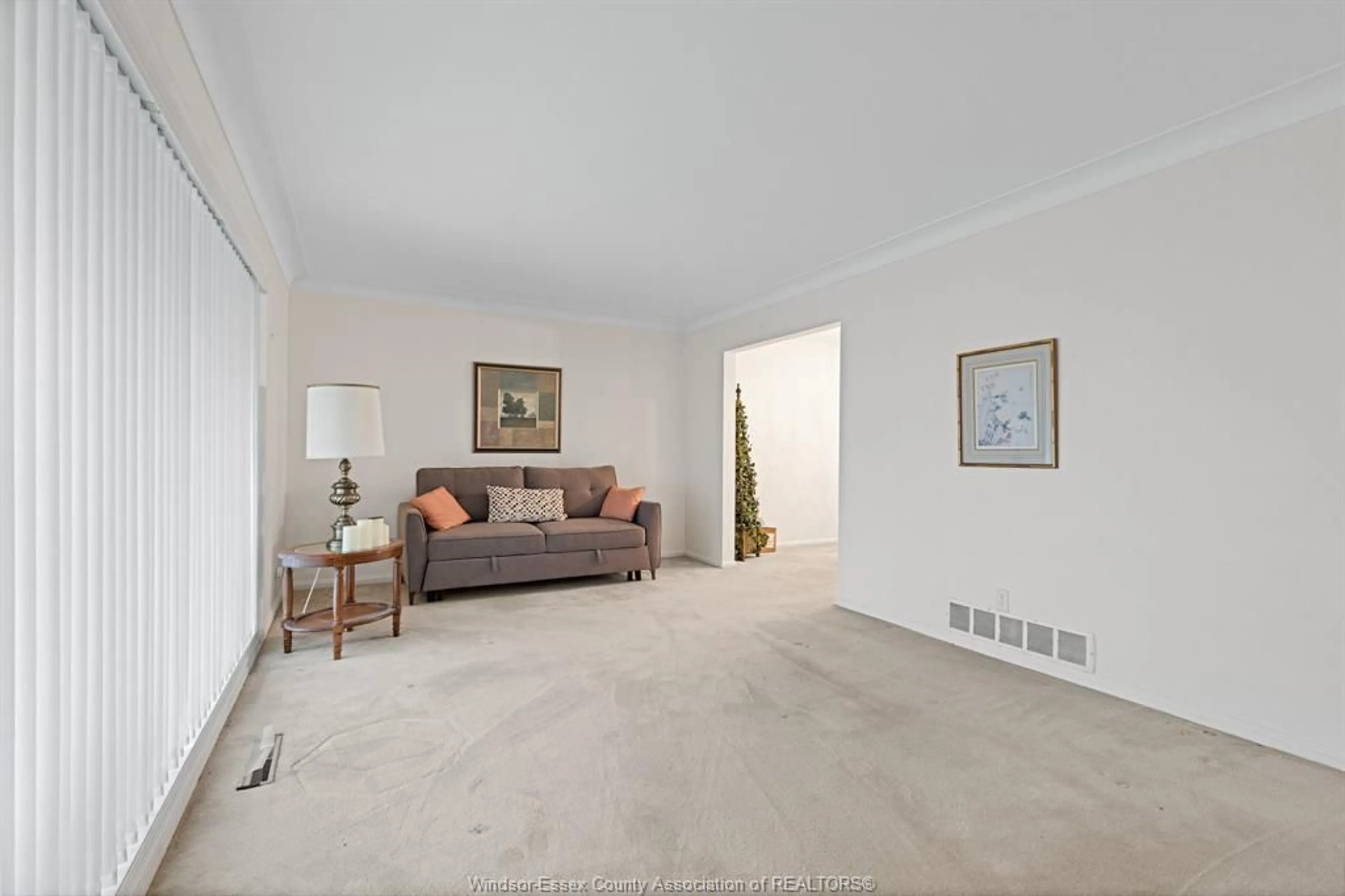 Unknown for 2683 JAMAICA, Windsor Ontario N9E 2Z1