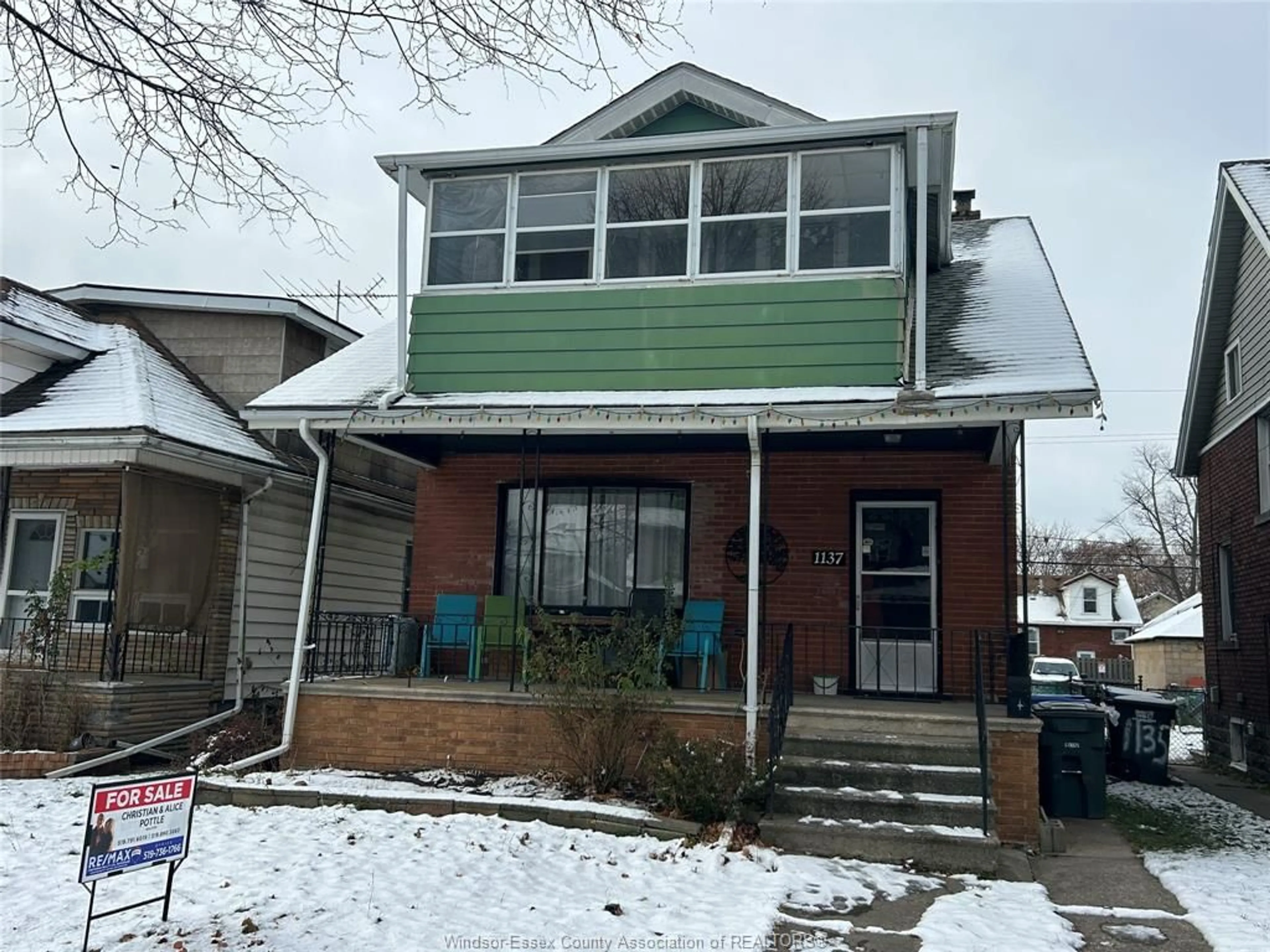 Home with vinyl exterior material, street for 1137 LINCOLN Rd, Windsor Ontario N8Y 2H6