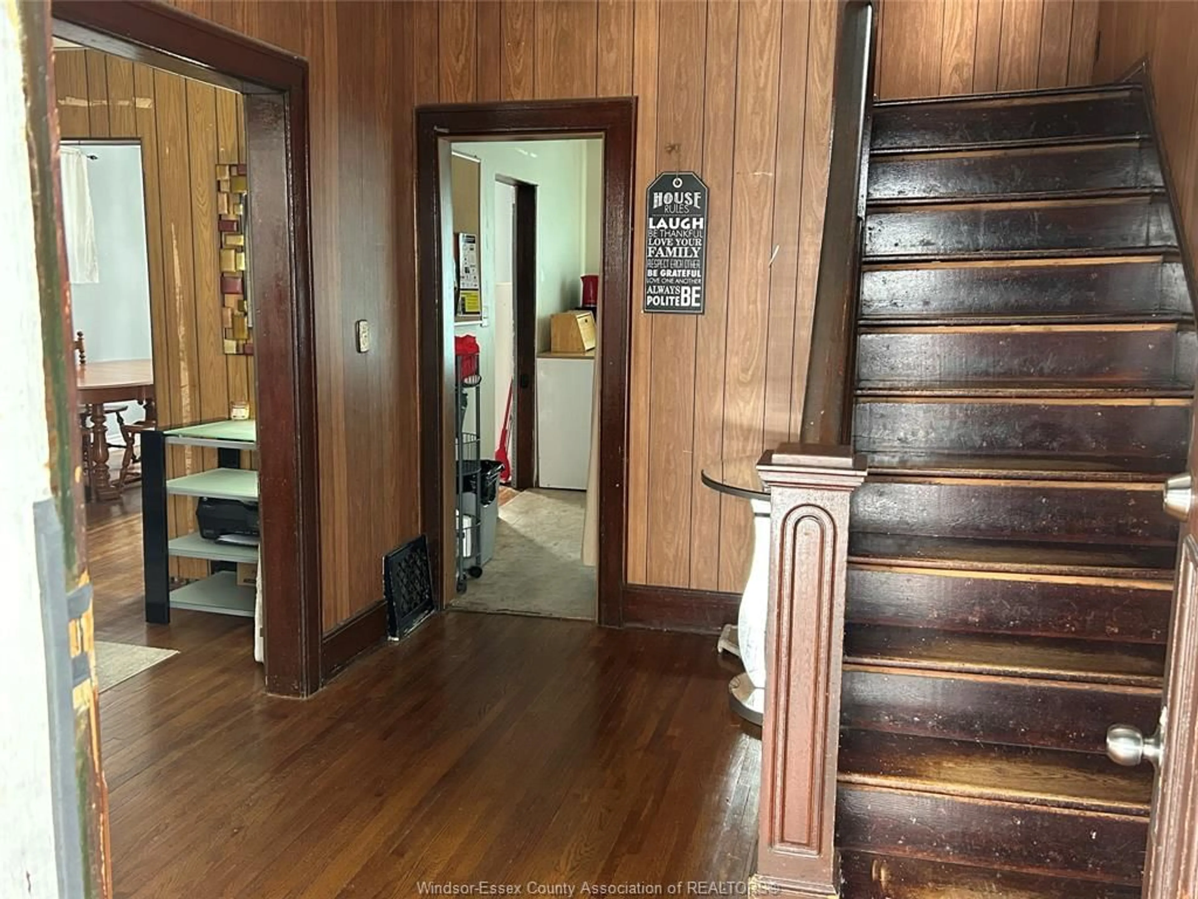 Indoor foyer for 1137 LINCOLN Rd, Windsor Ontario N8Y 2H6