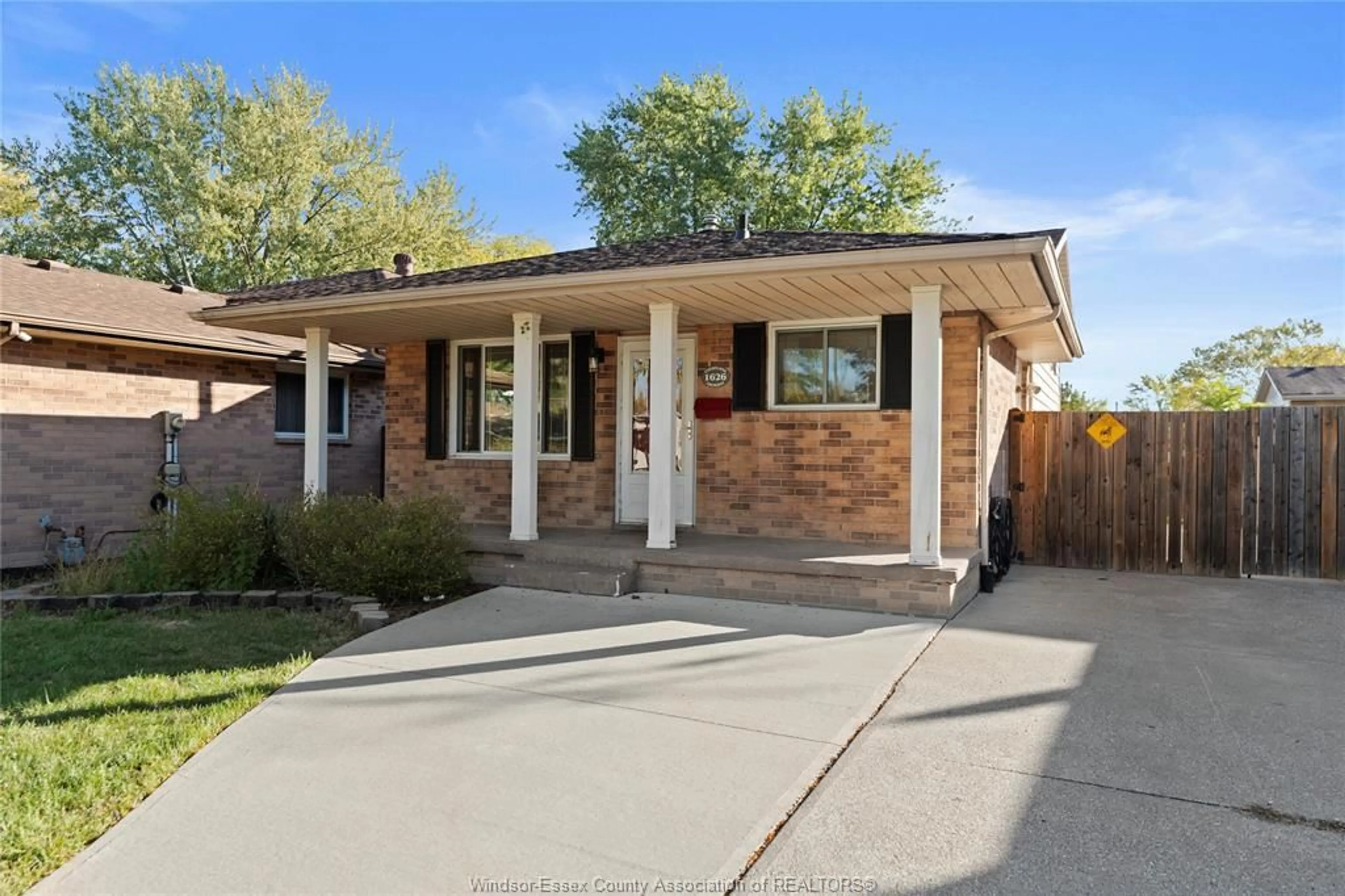 Home with brick exterior material, street for 1626 COURTLAND Cres, Windsor Ontario N8T 3K6