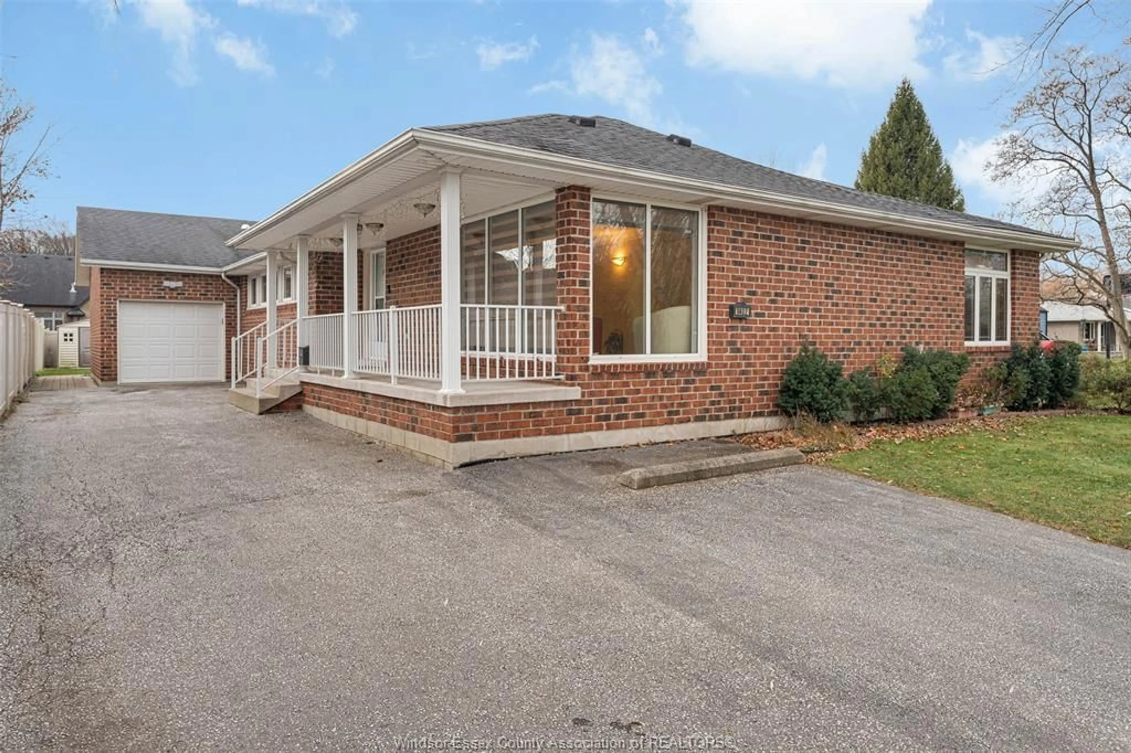 Home with brick exterior material, street for 1402 REAUME, LaSalle Ontario N9J 1C2