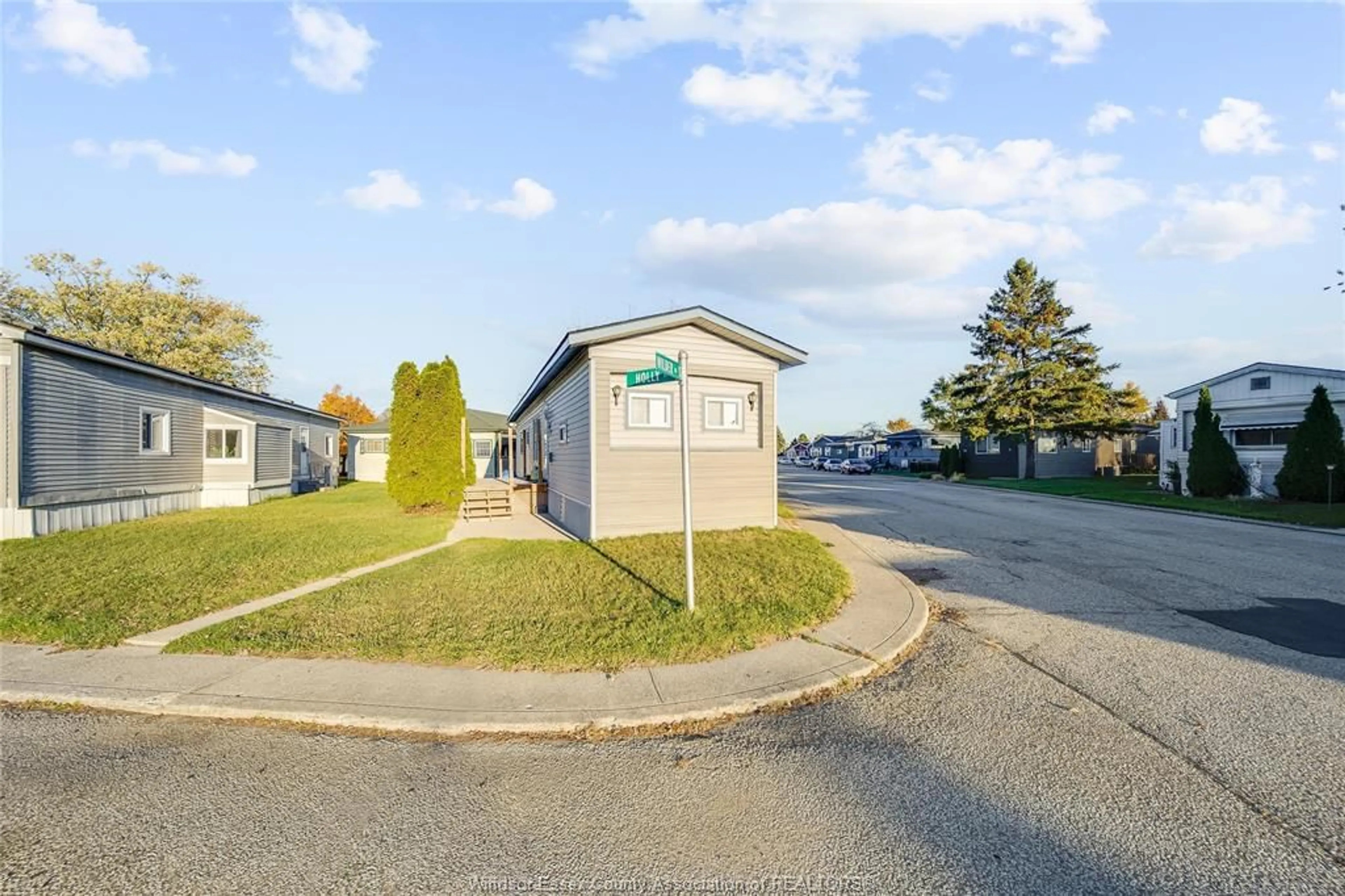 Unknown for 56 HOLLY St, Lakeshore Ontario N8N 2V1