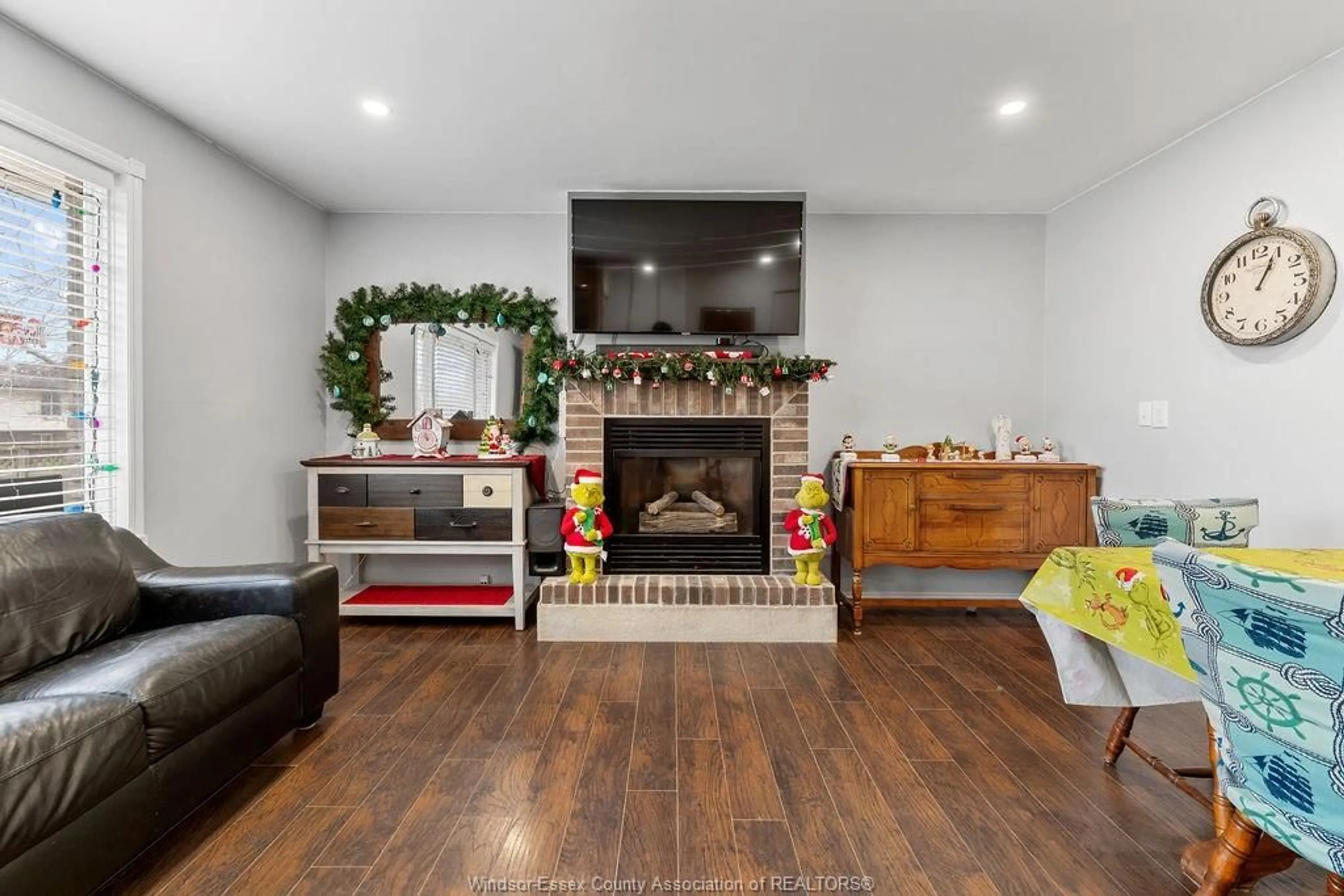 Living room with furniture, unknown for 45 Stanton Cres, Essex Ontario N8M 3B9