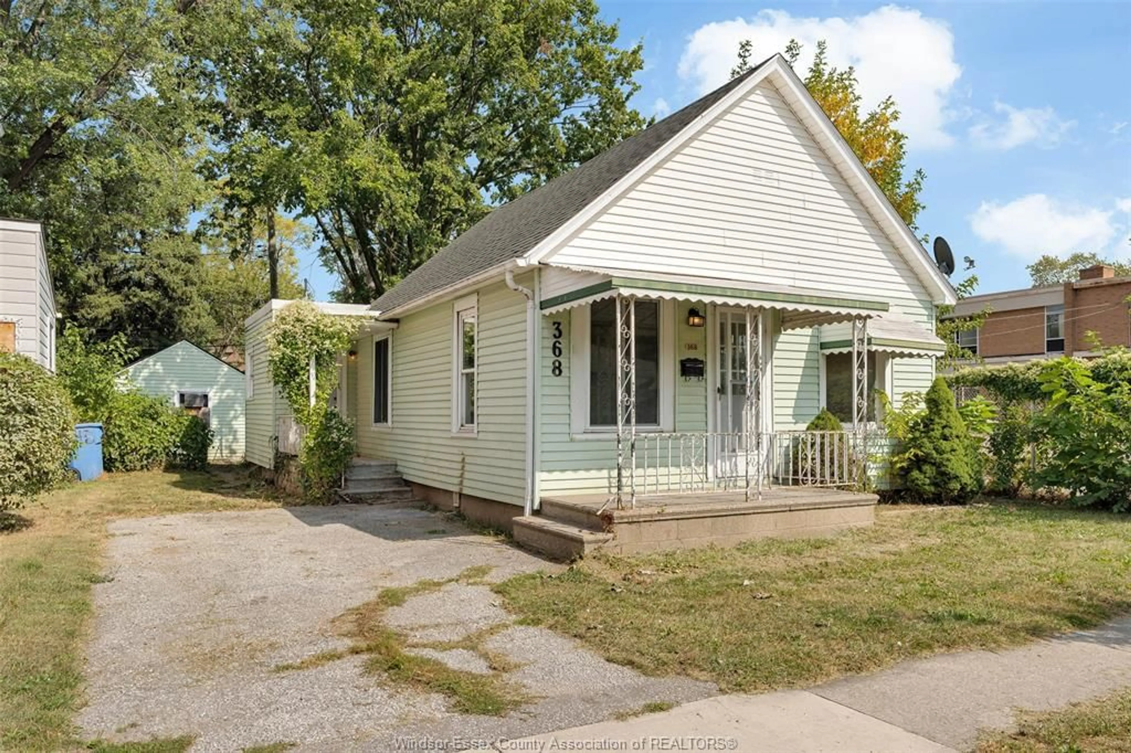 Home with vinyl exterior material, street for 368 MCKAY, Windsor Ontario N9B 1Z6