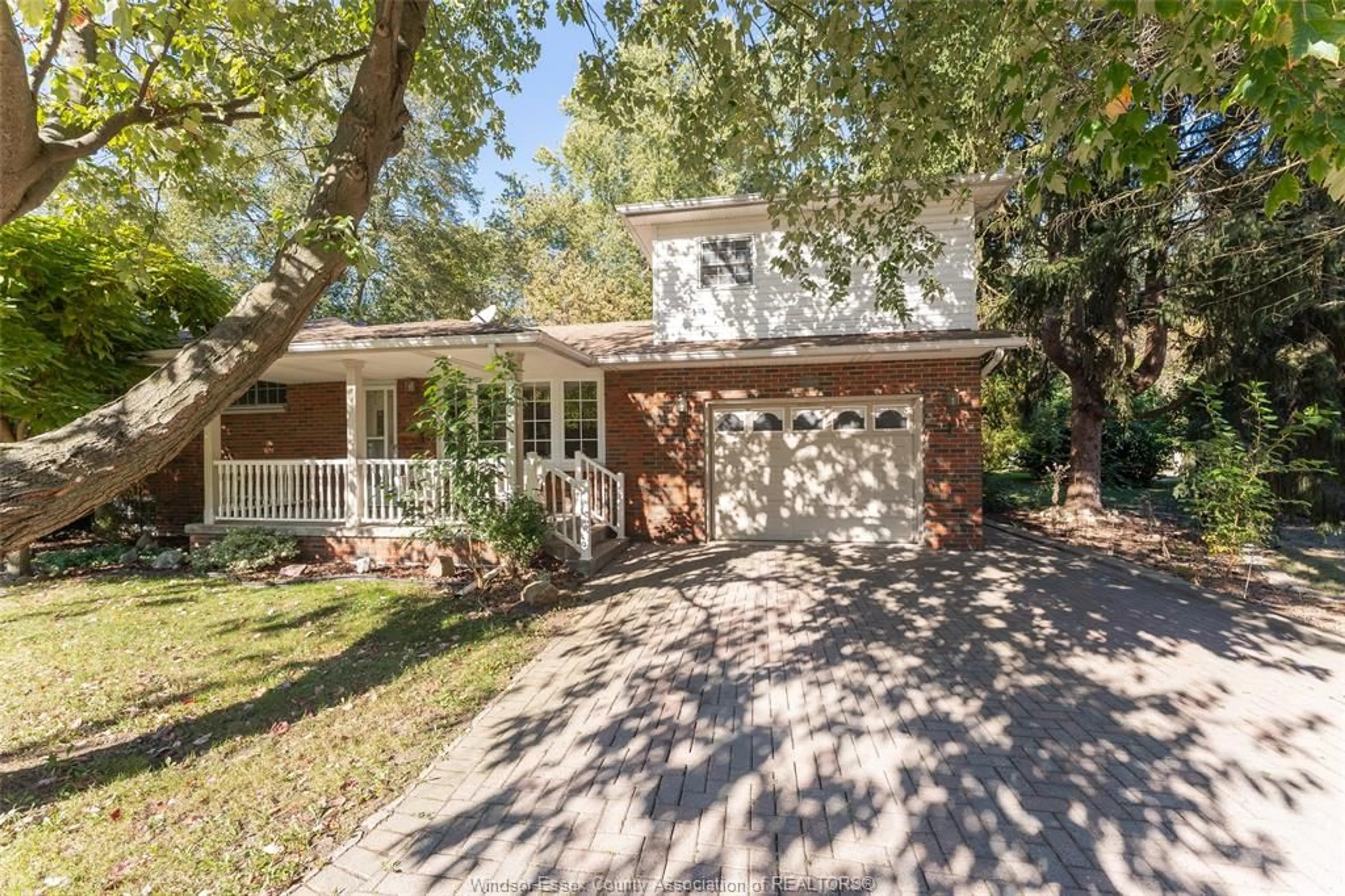 Home with brick exterior material, street for 1005 BOUFFARD, LaSalle Ontario N9J 1G8