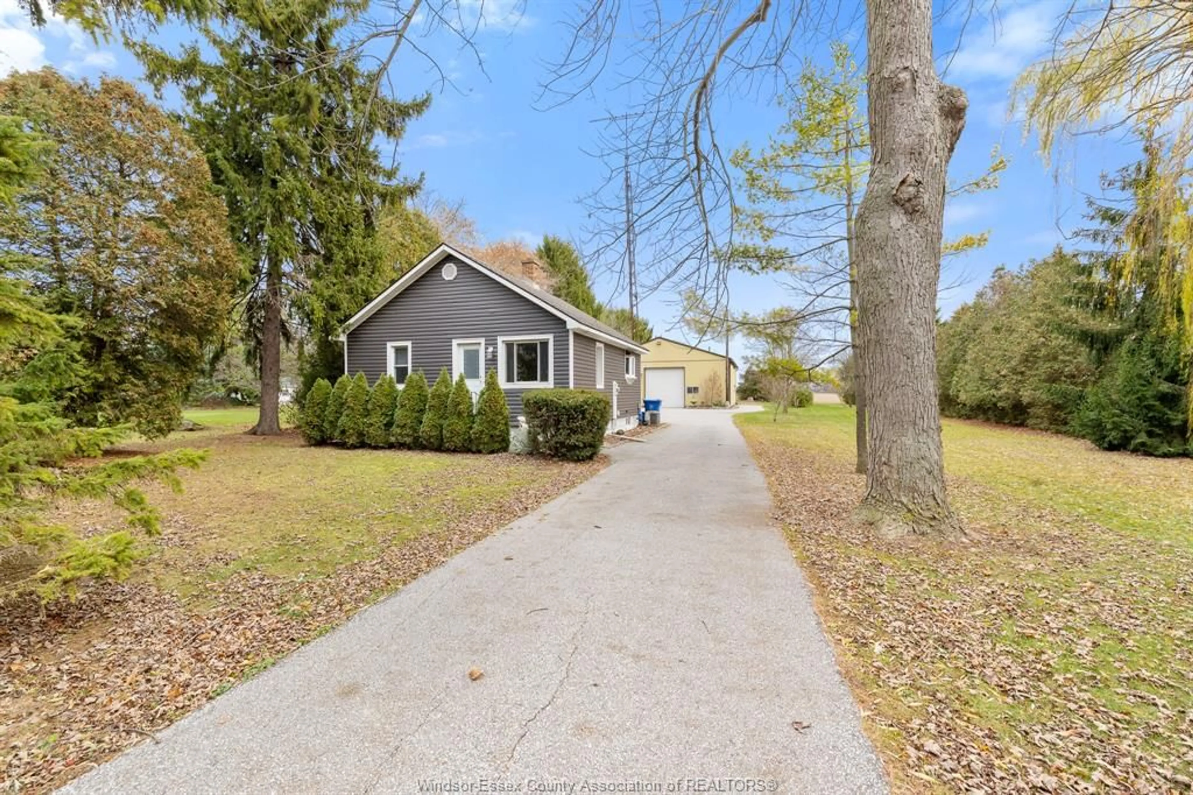 A pic from outside/outdoor area/front of a property/back of a property/a pic from drone, street for 4585 Concession Rd 4 S, Amherstburg Ontario N9V 2Y8