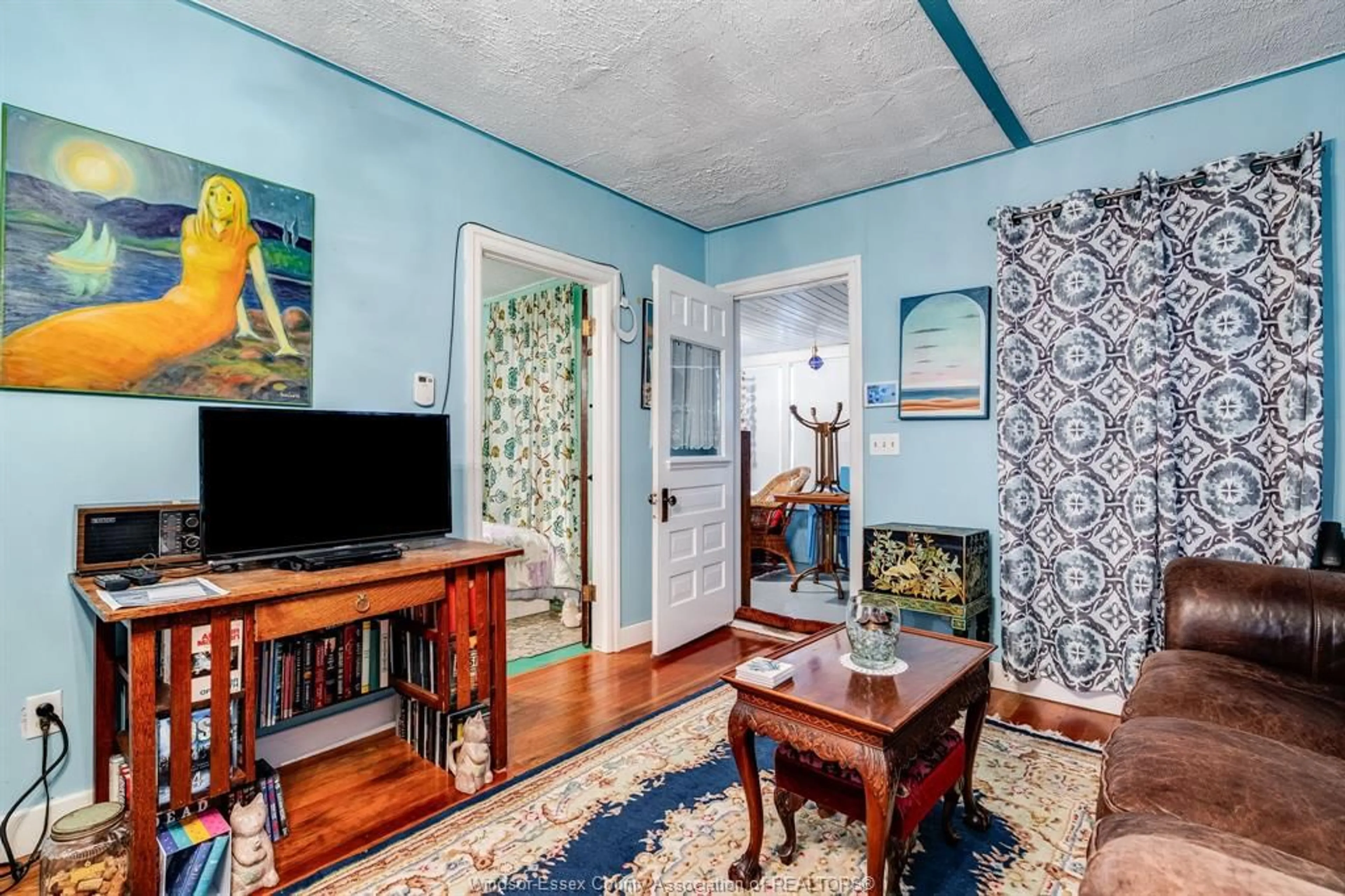 Living room with furniture, unknown for 42 Pulley Rd, Leamington Ontario N0P 2P0