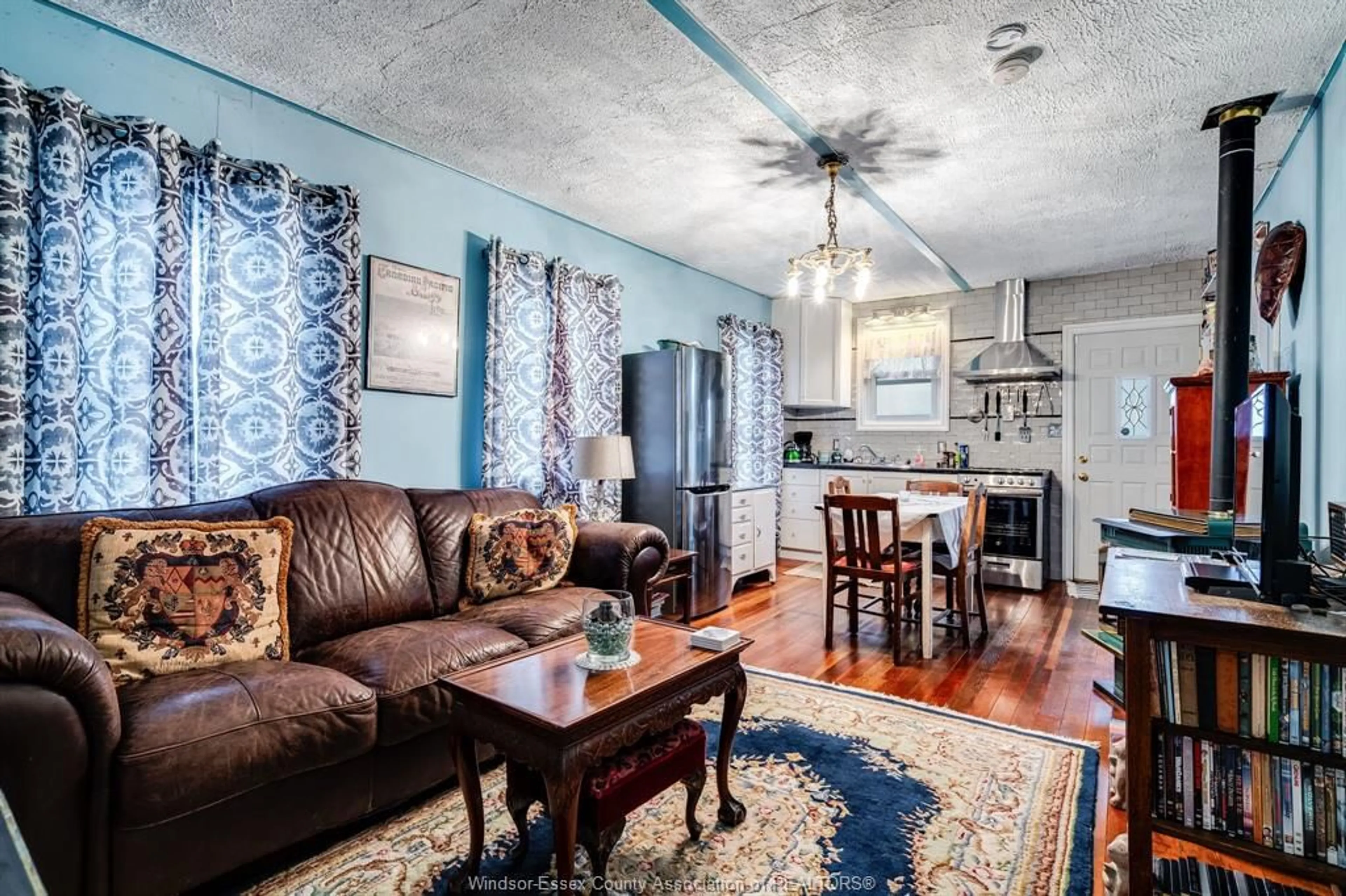 Living room with furniture, unknown for 42 Pulley Rd, Leamington Ontario N0P 2P0