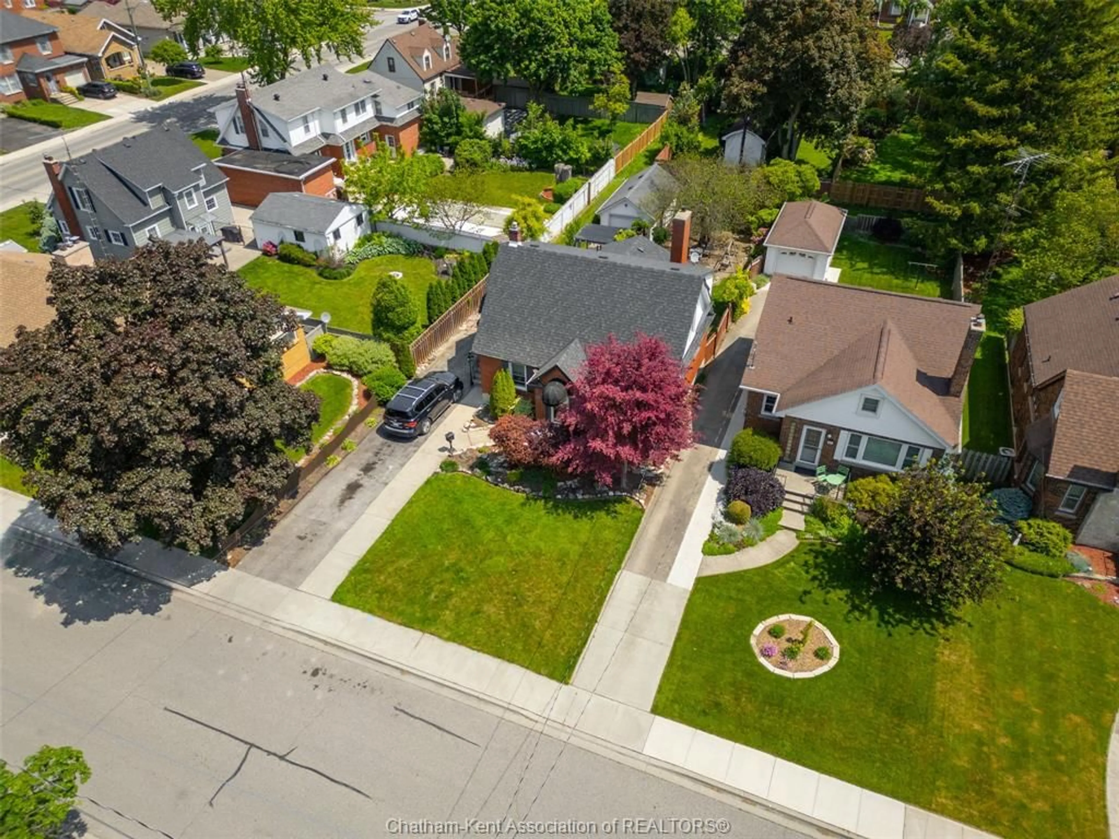 A pic from outside/outdoor area/front of a property/back of a property/a pic from drone, street for 53 PHYLLIS Ave, Chatham Ontario N7M 3C3