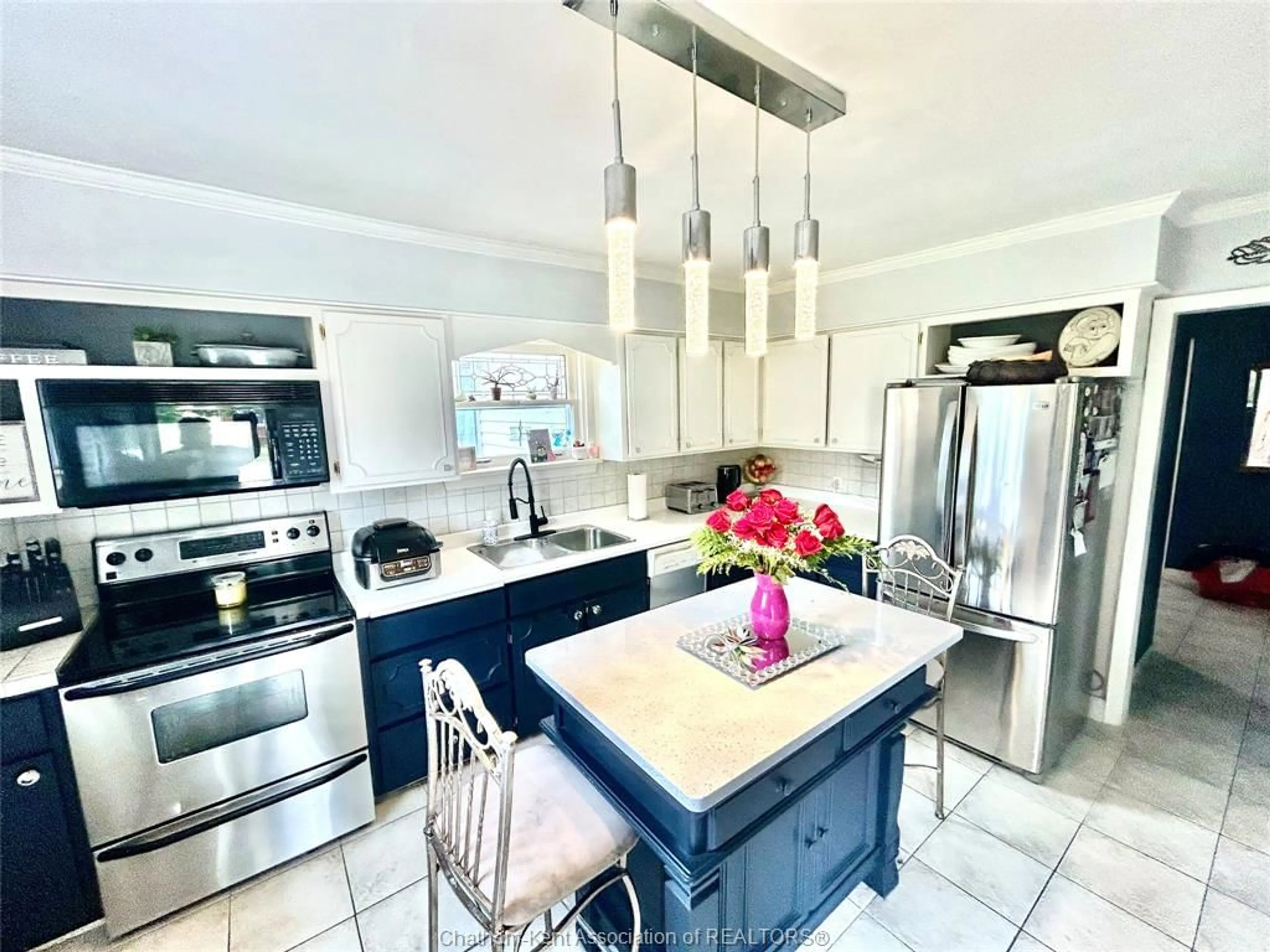 Contemporary kitchen, ceramic/tile floor for 53 PHYLLIS Ave, Chatham Ontario N7M 3C3