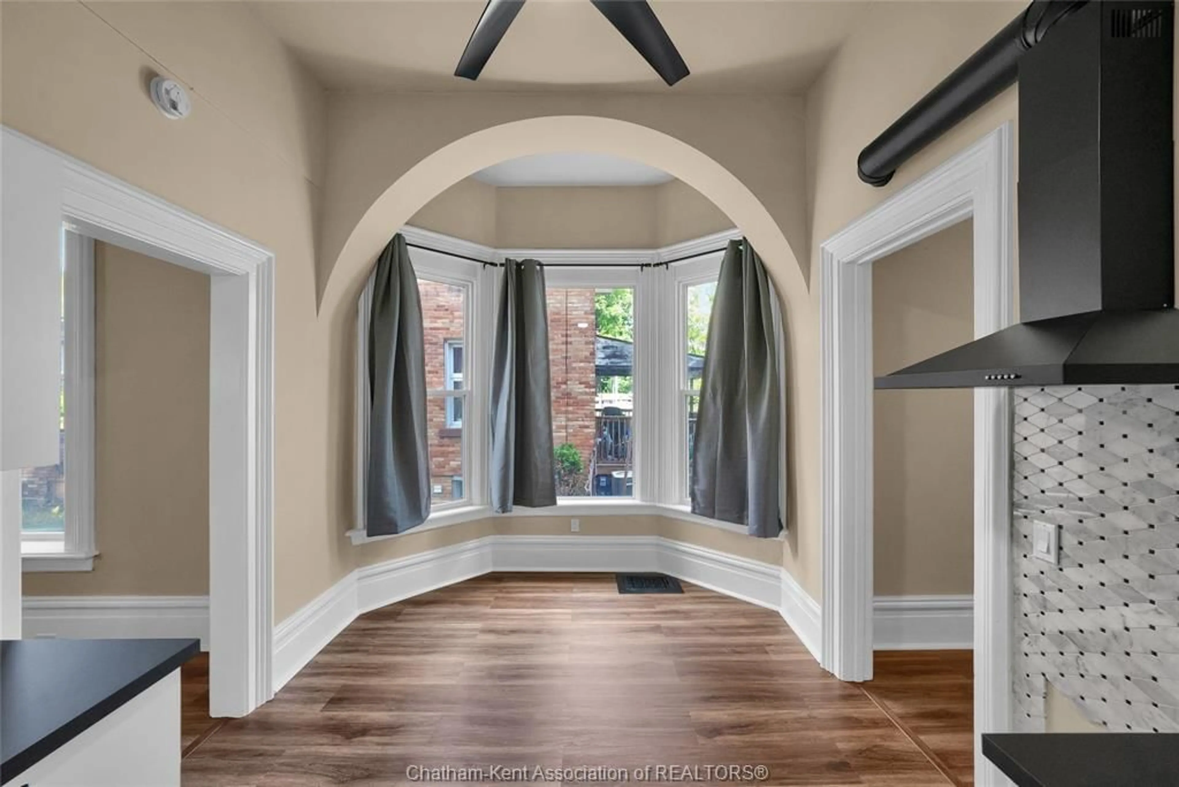 Indoor entryway for 310, 312, 318 Wellington St, Chatham Ontario N7M 1K1