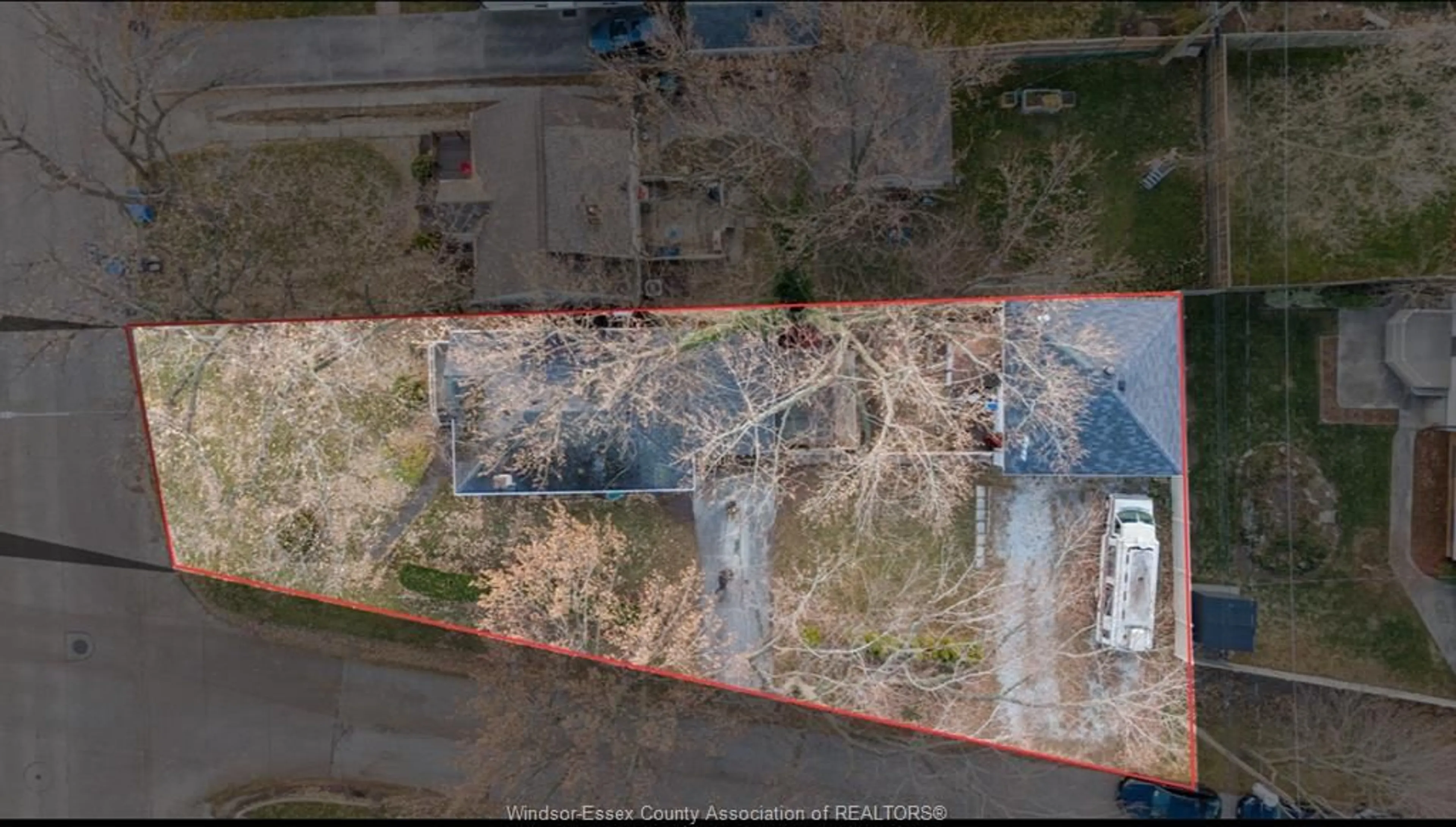 A pic from outside/outdoor area/front of a property/back of a property/a pic from drone, building for 905 ST. MARY'S, Windsor Ontario N8S 2V1