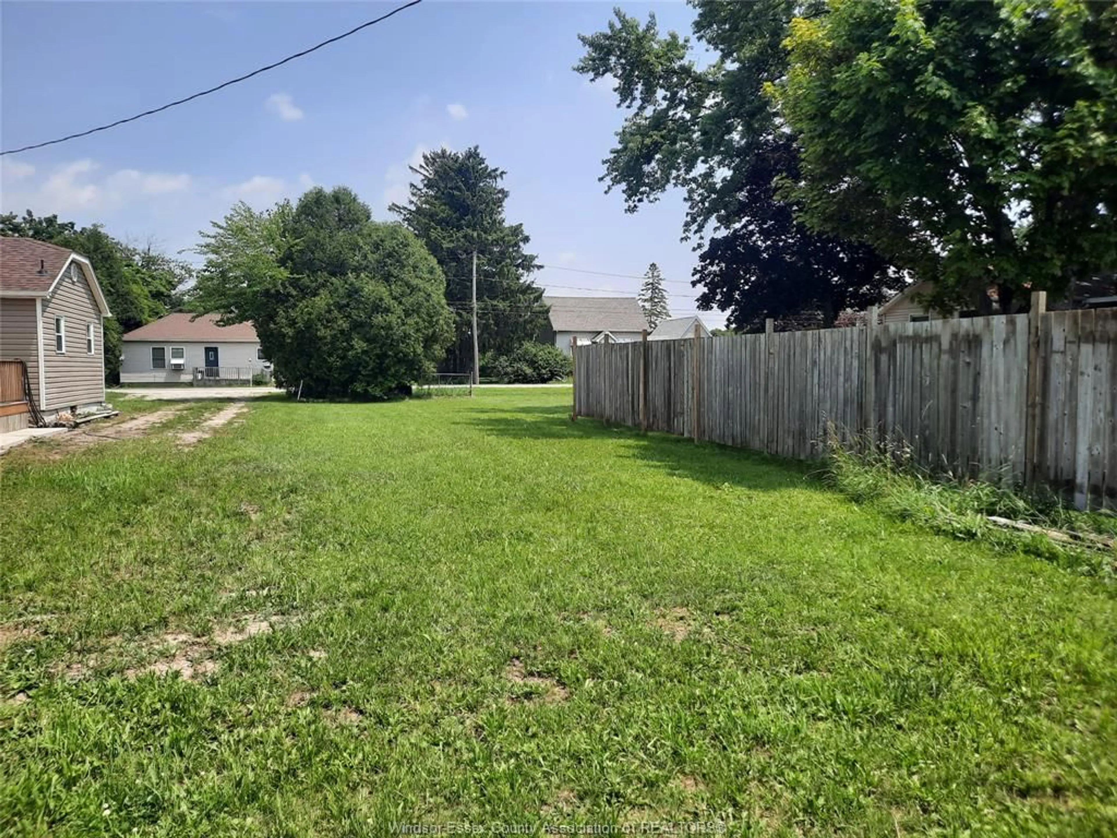 A pic from outside/outdoor area/front of a property/back of a property/a pic from drone, street for V/L RIBERDY, Windsor Ontario N8W 3W2