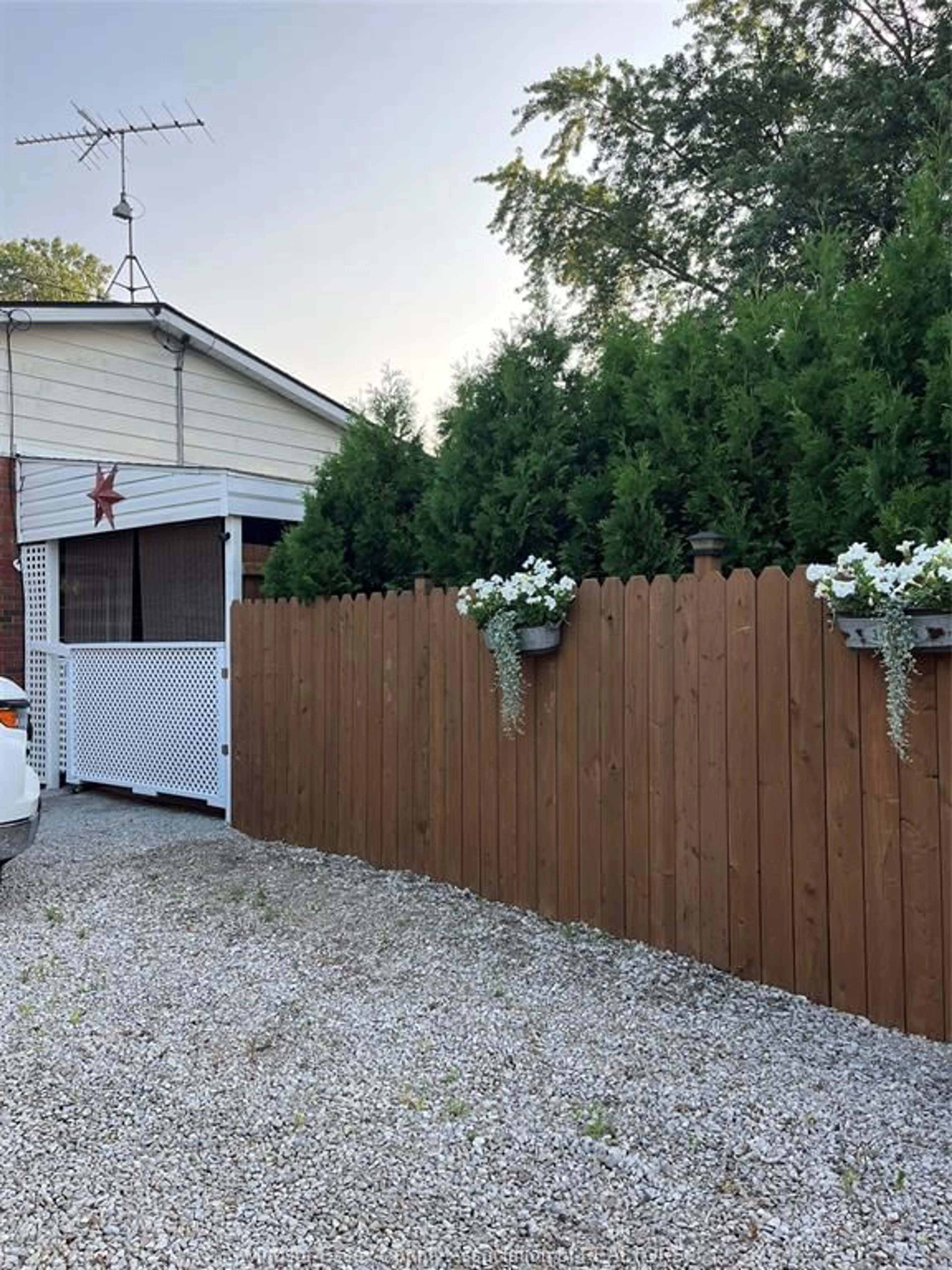 Unknown for 5352 HURON CHURCH, LaSalle Ontario N9H 1H6