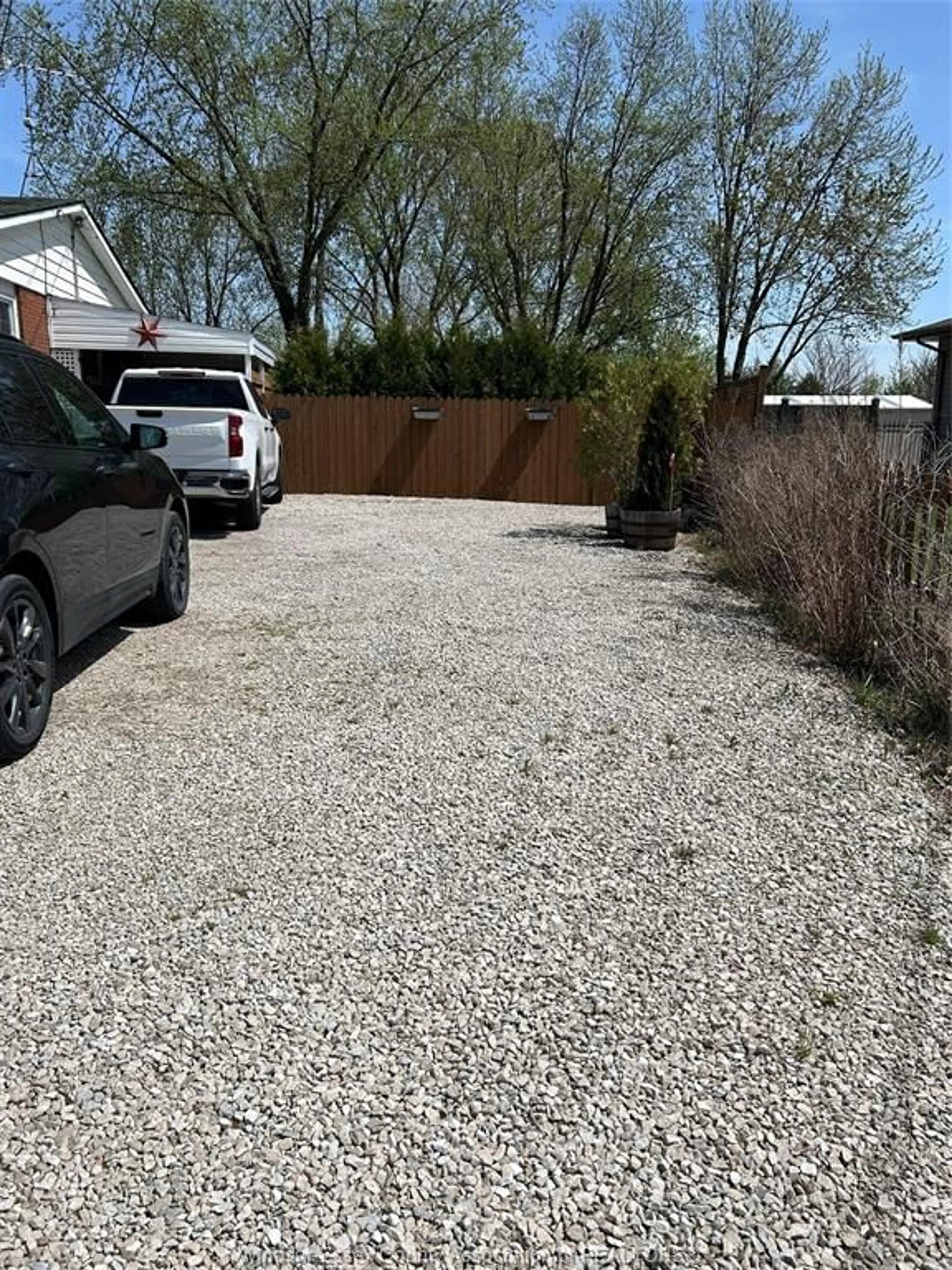 Unknown for 5352 HURON CHURCH, LaSalle Ontario N9H 1H6